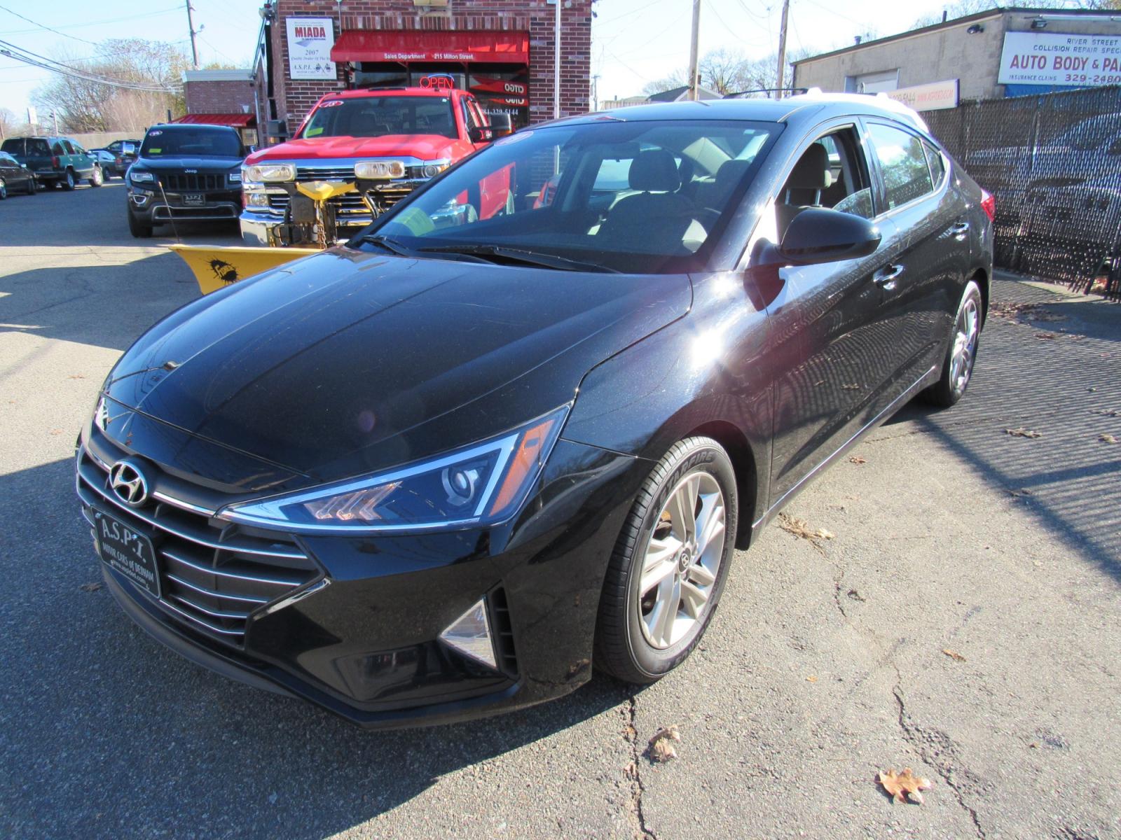 2019 BLACK /Gray Hyundai Elantra Limited (5NPD84LF7KH) with an 1.8L L4 DOHC 16V engine, 6A transmission, located at 215 Milton St, Dedham, MA, 02026, (781) 329-5144, 42.241905, -71.157295 - This nice compact runs like new. All ASPI Motor Cars Vehicles are fully serviced before they are delivered to assure the highest quality used vehicles. Comes with a 3/3 warranty included in the price. Call for details. - Photo #2