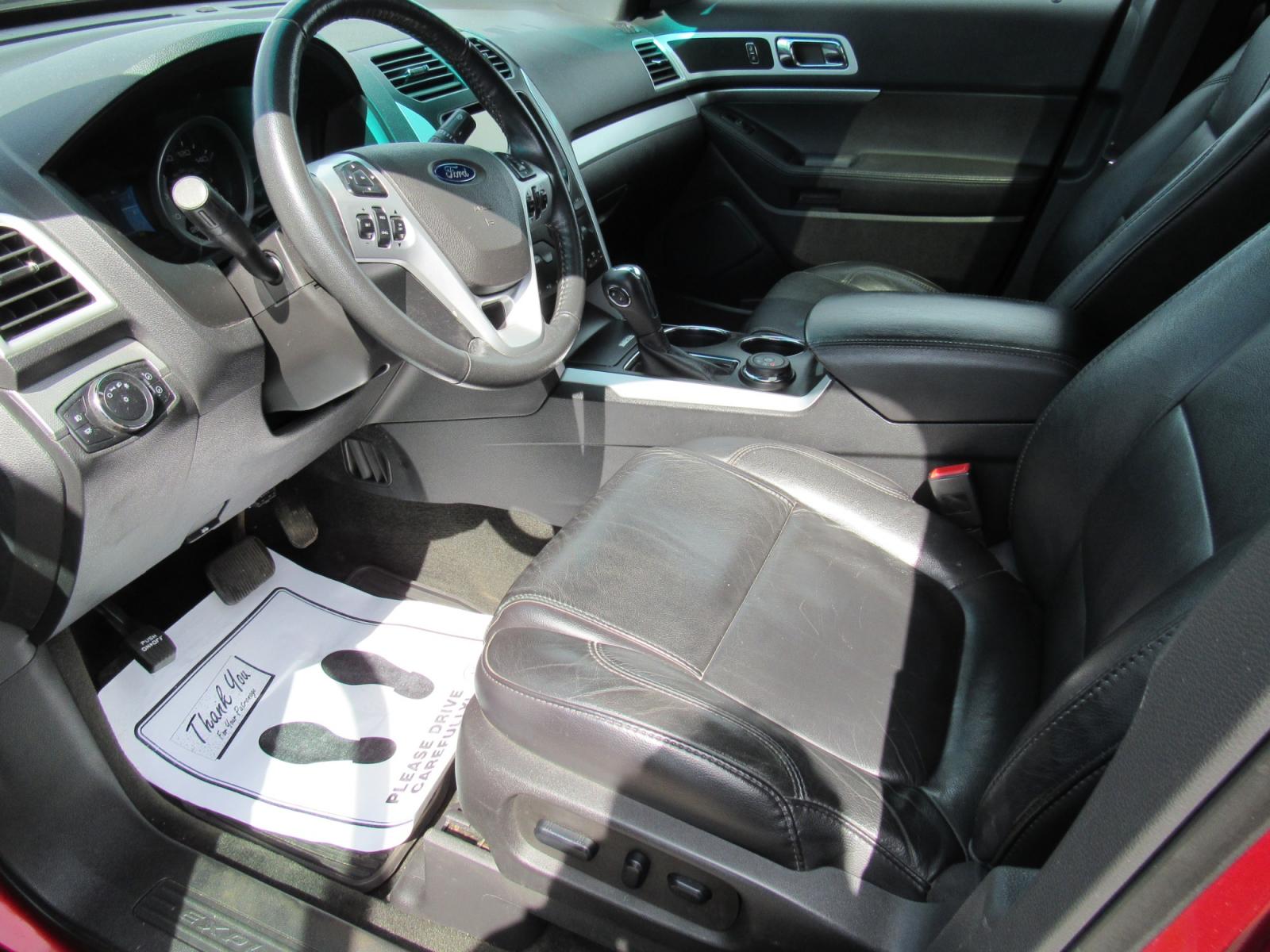 2013 Burgandy /Black Ford Explorer XLT 4WD (1FM5K8D81DG) with an 3.5L V6 DOHC 24V engine, 6-Speed Automatic transmission, located at 215 Milton St, Dedham, MA, 02026, (781) 329-5144, 42.241905, -71.157295 - Photo #8