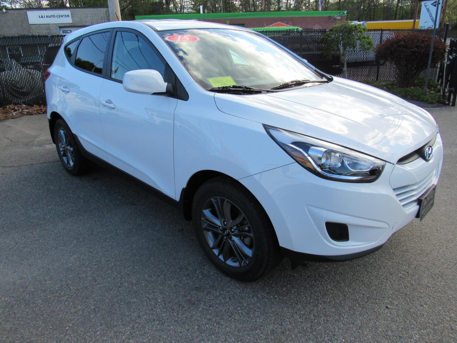 2015 White /Gray Hyundai Tucson SE AWD (KM8JTCAF1FU) with an 2.0L L4 DOHC 16V engine, 6-Speed Automatic transmission, located at 215 Milton St, Dedham, MA, 02026, (781) 329-5144, 42.241905, -71.157295 - If you want a brand new vehicle without the brand new price, this is it. That is the real miles 750 miles.. This is a Certified vehicle. Comes with a 3/3 nationwide warranty included in the price. Call for details. All ASPI Motor Cars vehicles are serviced before they are delivered to assure the hig - Photo #0