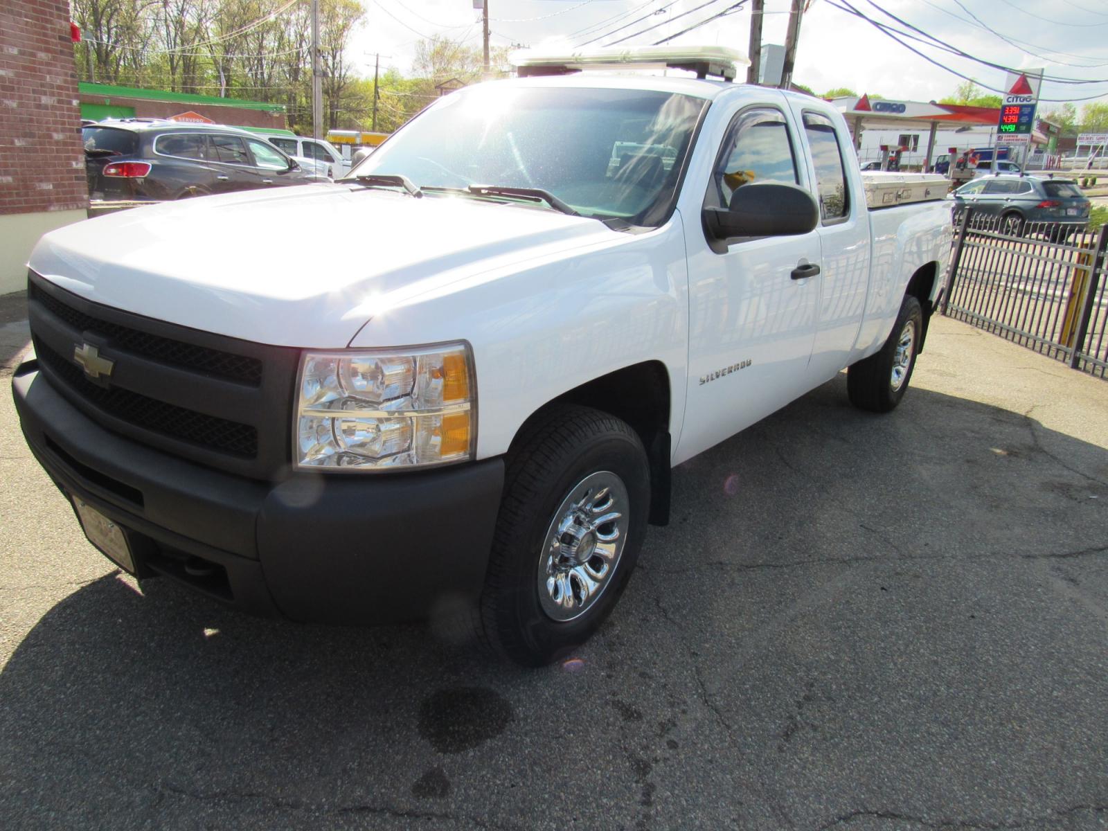 2011 White /Gray Chevrolet Silverado 1500 Work Truck Ext. Cab 4WD (1GCRKPE37BZ) with an 5.3L V8 OHV 16V FFV engine, 4-Speed Automatic transmission, located at 215 Milton St, Dedham, MA, 02026, (781) 329-5144, 42.241905, -71.157295 - This nice work truck has plenty of room for your tools. This is a Certified vehicle. Comes with a 3/3 nationwide warranty included in the price. Call for details. All ASPI Motor Cars vehicles are serviced before they are delivered to assure the highest quality used vehicles. - Photo #4