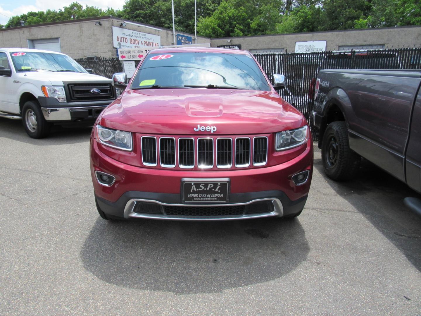 2014 Burgandy /Black Jeep Grand Cherokee Limited 4WD (1C4RJFBG7EC) with an 3.6L V6 DOHC 24V engine, 5-Speed Automatic transmission, located at 215 Milton St, Dedham, MA, 02026, (781) 329-5144, 42.241905, -71.157295 - Photo#1