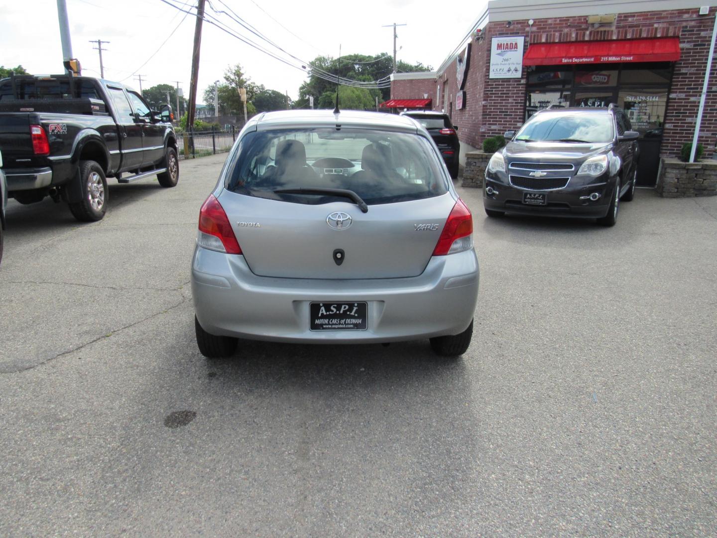 2010 Toyota Yaris (JTDJT4K30A5) , Automatic transmission, located at 215 Milton St, Dedham, MA, 02026, (781) 329-5144, 42.241905, -71.157295 - Photo#5