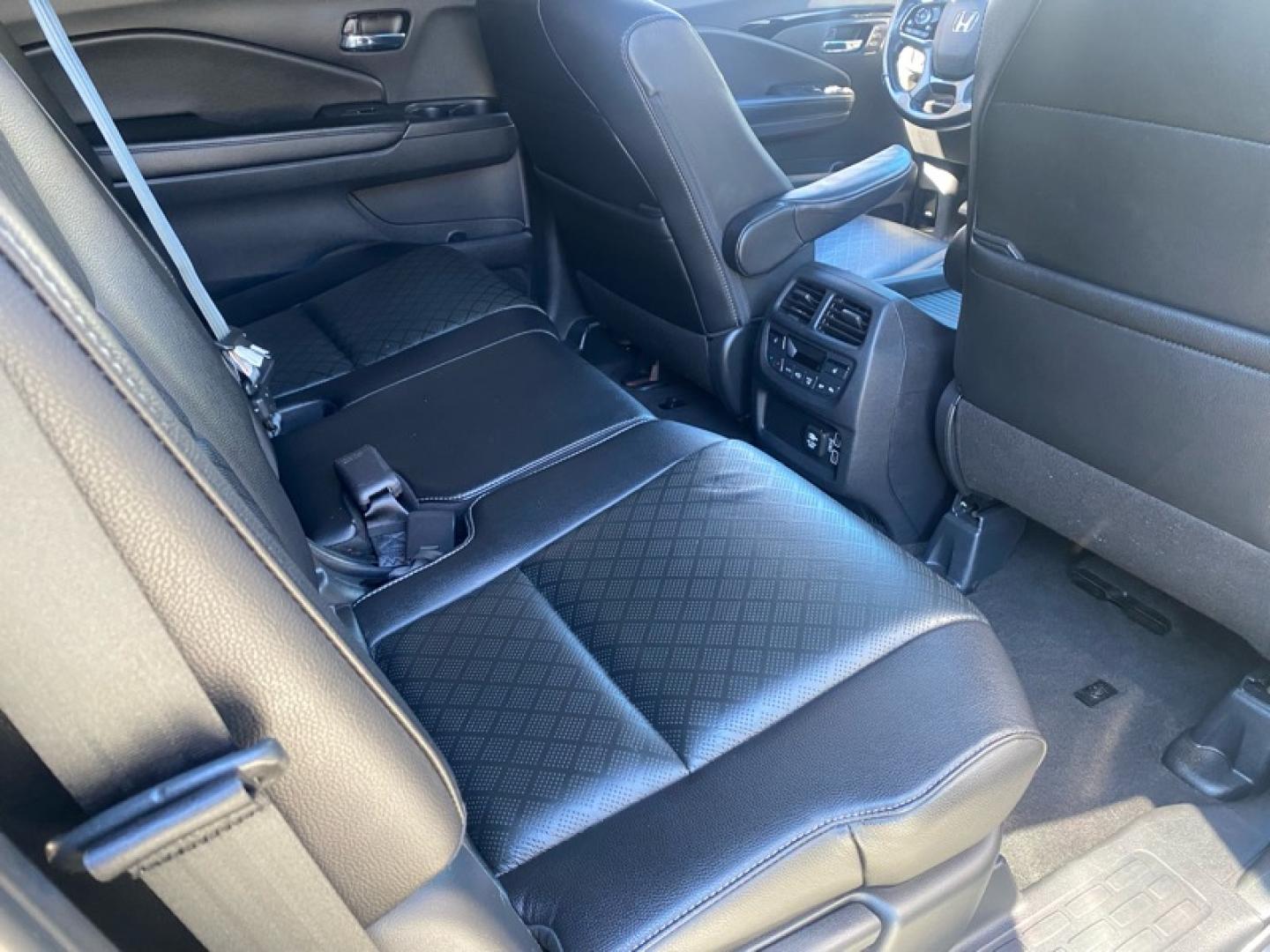 2019 Gray /Black Honda Passport Touring AWD (5FNYF8H96KB) with an 3.5L V6 DOHC 24V engine, 9A transmission, located at 215 Milton St, Dedham, MA, 02026, (781) 329-5144, 42.241905, -71.157295 - Photo#14