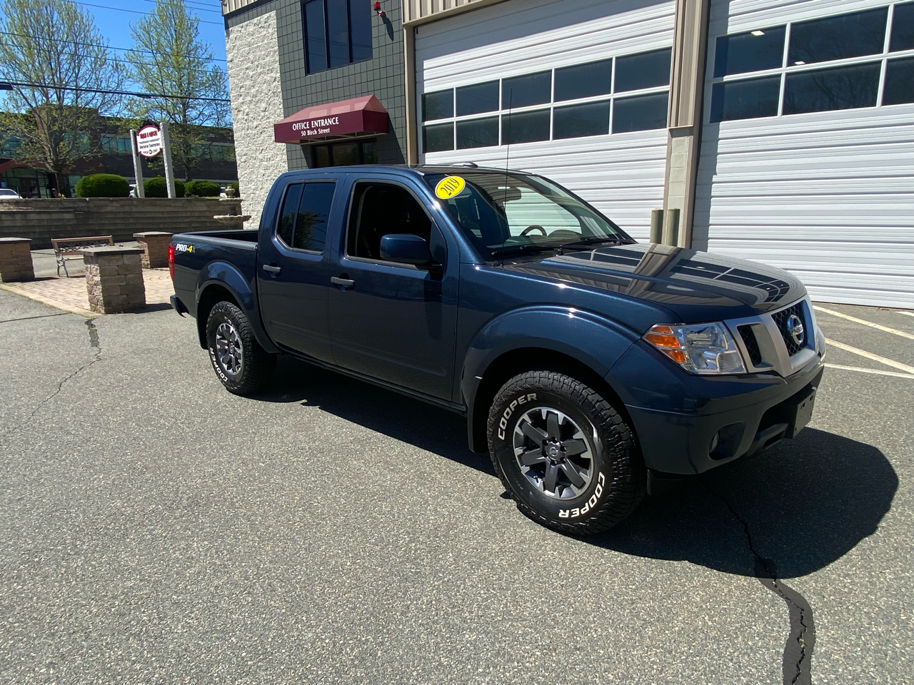 photo of 2019 Nissan Frontier SL Crew Cab 5AT 4WD