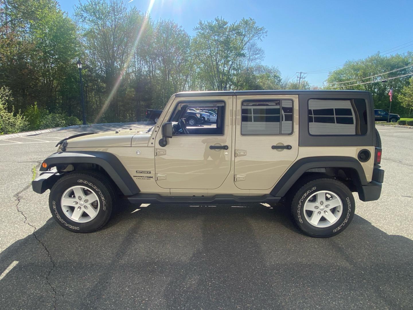 2018 Sahara Tan /charcoal Jeep Wrangler Unlimited Sport 4WD (1C4BJWDGXJL) with an 3.6L V6 DOHC 24V FFV engine, Automatic transmission, located at 215 Milton St, Dedham, MA, 02026, (781) 329-5144, 42.241905, -71.157295 - Super Clean Low milage Jeep Unlimited. Always Serviced, Always Safisfied!!! Trades Welcome - Photo#4