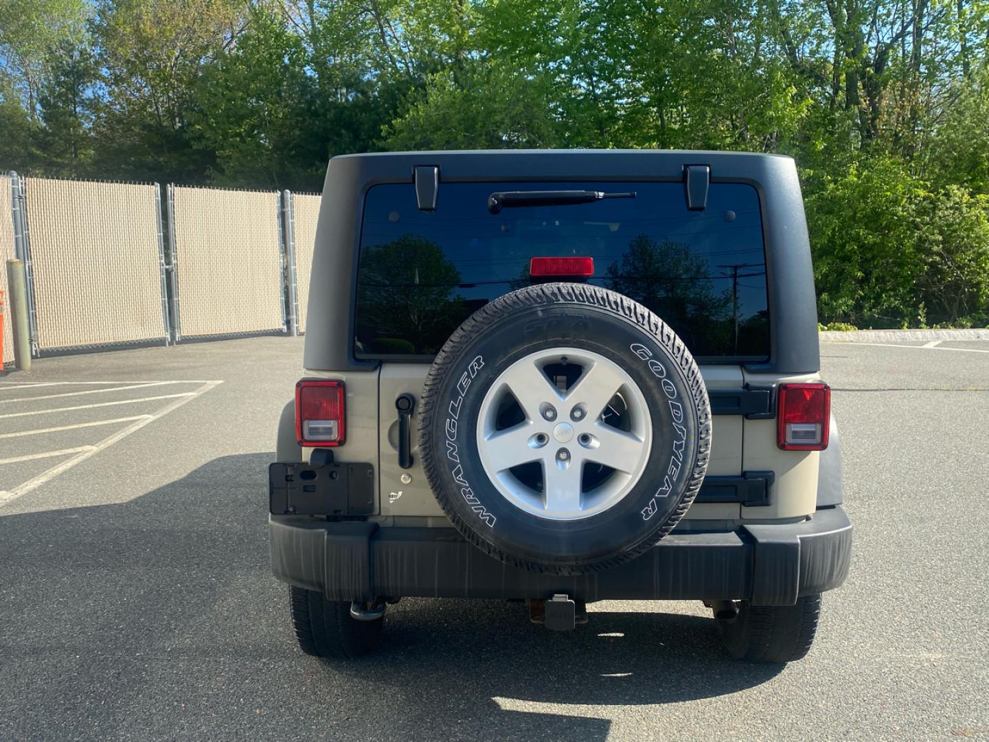2018 Sahara Tan /charcoal Jeep Wrangler Unlimited Sport 4WD (1C4BJWDGXJL) with an 3.6L V6 DOHC 24V FFV engine, Automatic transmission, located at 215 Milton St, Dedham, MA, 02026, (781) 329-5144, 42.241905, -71.157295 - Super Clean Low milage Jeep Unlimited. Always Serviced, Always Safisfied!!! Trades Welcome - Photo#7