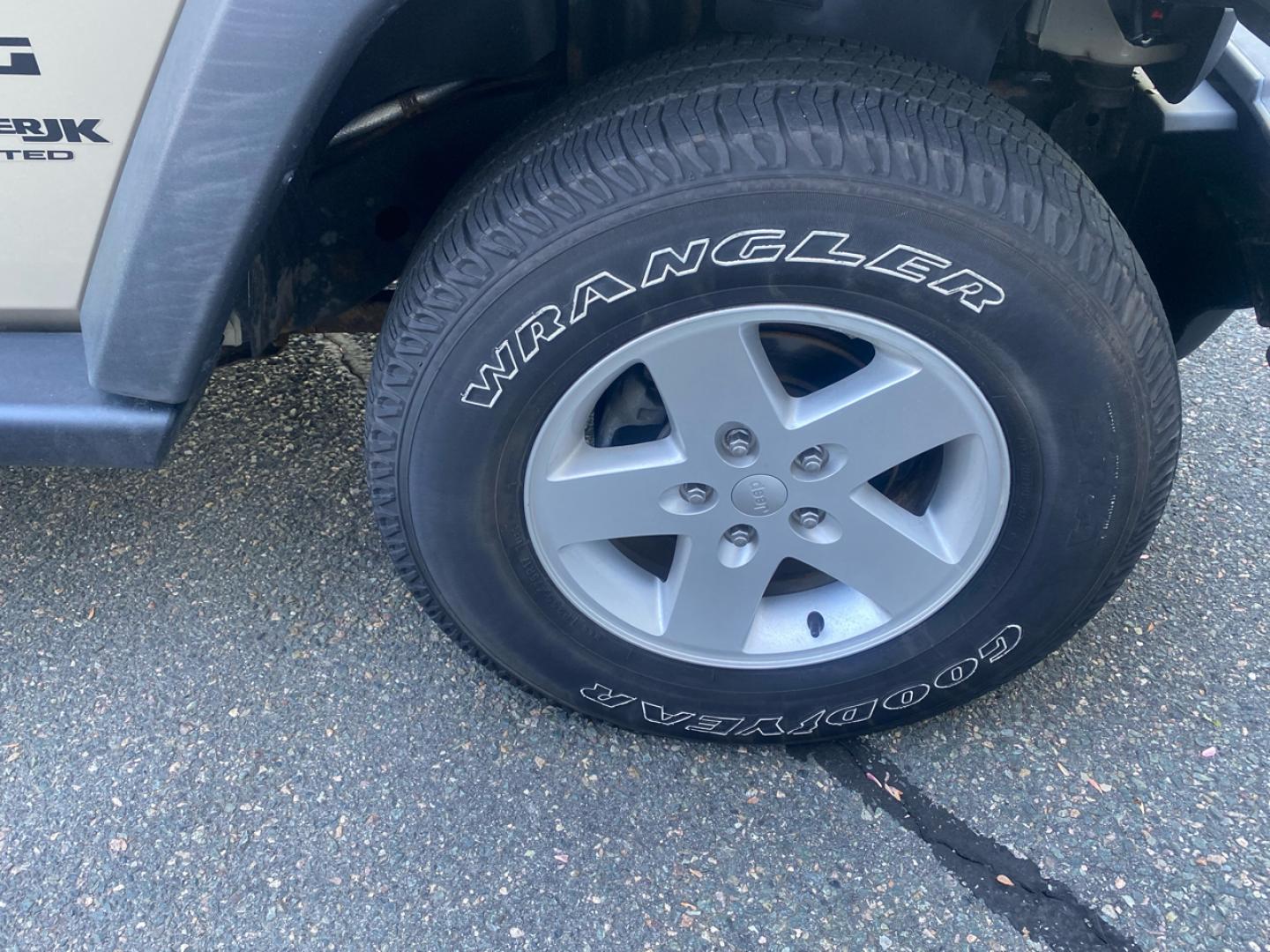 2018 Sahara Tan /charcoal Jeep Wrangler Unlimited Sport 4WD (1C4BJWDGXJL) with an 3.6L V6 DOHC 24V FFV engine, Automatic transmission, located at 215 Milton St, Dedham, MA, 02026, (781) 329-5144, 42.241905, -71.157295 - Super Clean Low milage Jeep Unlimited. Always Serviced, Always Safisfied!!! Trades Welcome - Photo#22