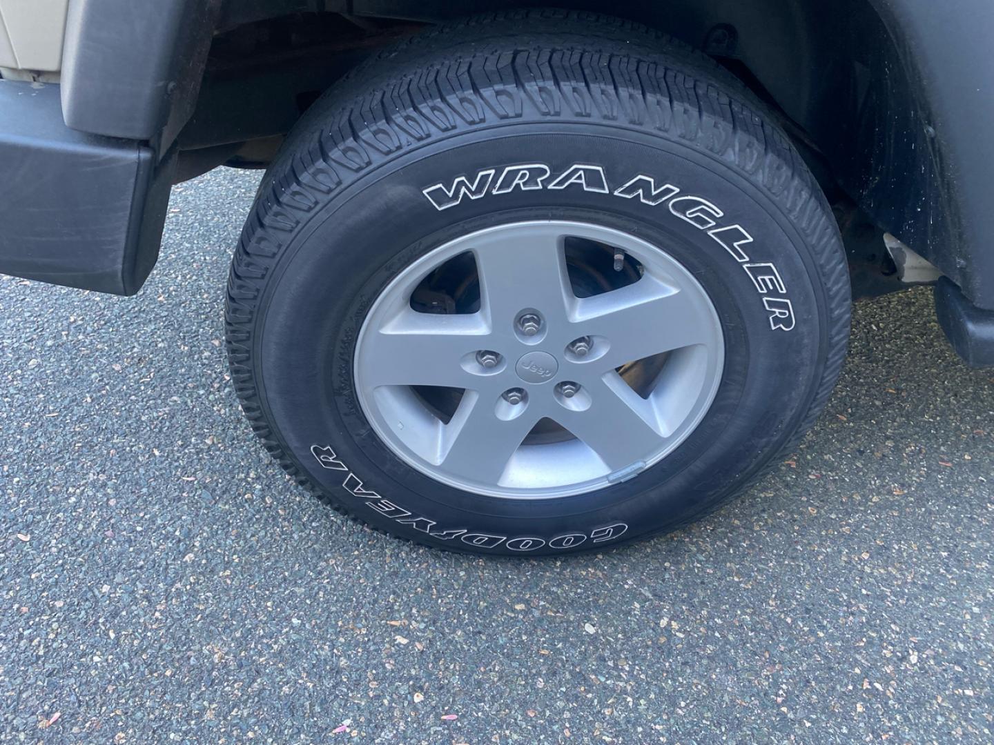 2018 Sahara Tan /charcoal Jeep Wrangler Unlimited Sport 4WD (1C4BJWDGXJL) with an 3.6L V6 DOHC 24V FFV engine, Automatic transmission, located at 215 Milton St, Dedham, MA, 02026, (781) 329-5144, 42.241905, -71.157295 - Super Clean Low milage Jeep Unlimited. Always Serviced, Always Safisfied!!! Trades Welcome - Photo#25