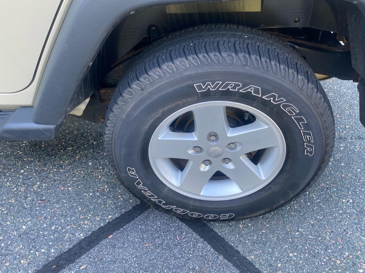 2018 Sahara Tan /charcoal Jeep Wrangler Unlimited Sport 4WD (1C4BJWDGXJL) with an 3.6L V6 DOHC 24V FFV engine, Automatic transmission, located at 215 Milton St, Dedham, MA, 02026, (781) 329-5144, 42.241905, -71.157295 - Super Clean Low milage Jeep Unlimited. Always Serviced, Always Safisfied!!! Trades Welcome - Photo#24