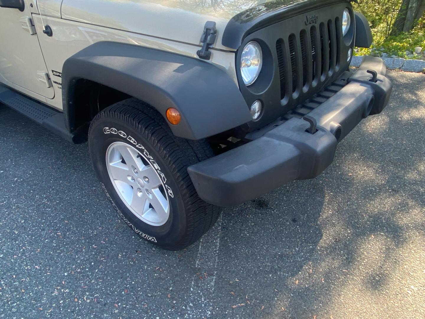 2018 Sahara Tan /charcoal Jeep Wrangler Unlimited Sport 4WD (1C4BJWDGXJL) with an 3.6L V6 DOHC 24V FFV engine, Automatic transmission, located at 215 Milton St, Dedham, MA, 02026, (781) 329-5144, 42.241905, -71.157295 - Super Clean Low milage Jeep Unlimited. Always Serviced, Always Safisfied!!! Trades Welcome - Photo#17