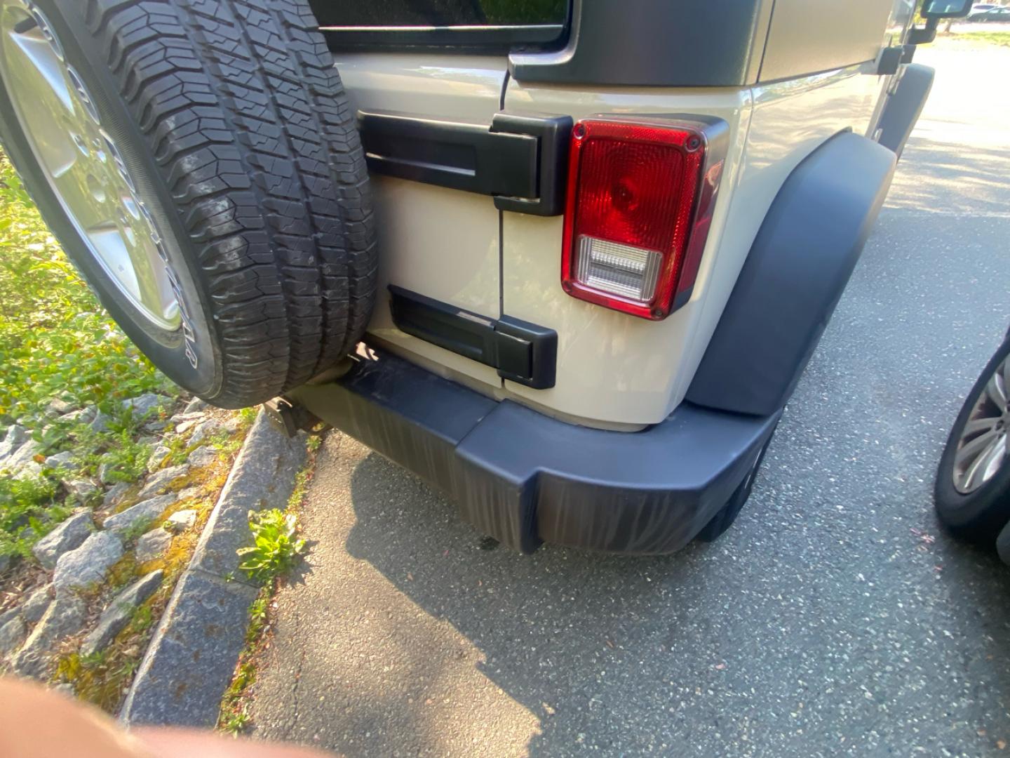 2018 Sahara Tan /charcoal Jeep Wrangler Unlimited Sport 4WD (1C4BJWDGXJL) with an 3.6L V6 DOHC 24V FFV engine, Automatic transmission, located at 215 Milton St, Dedham, MA, 02026, (781) 329-5144, 42.241905, -71.157295 - Super Clean Low milage Jeep Unlimited. Always Serviced, Always Safisfied!!! Trades Welcome - Photo#20