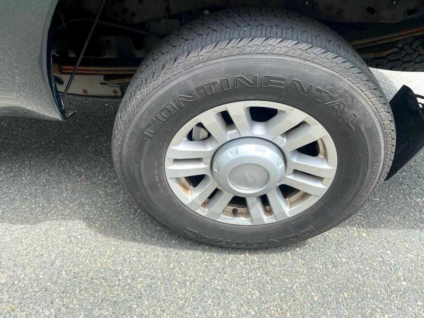 2013 Green /Grey Ford F-250 SD XL 4WD (1FTBF2B69DE) with an 6.2L V8 OHV 16V engine, 6-Speed Automatic transmission, located at 215 Milton St, Dedham, MA, 02026, (781) 329-5144, 42.241905, -71.157295 - FULLY SERVICED, READY FOR WORK!!! Prices on all vehicles do not include $299.95 Documentation fee, as well as Massachusetts sales tax, Registration, Title Fee and State inspection. We try our hardest to be as accurate in our descriptions as possible. ASPI Motor Cars is not responsible for err - Photo#17
