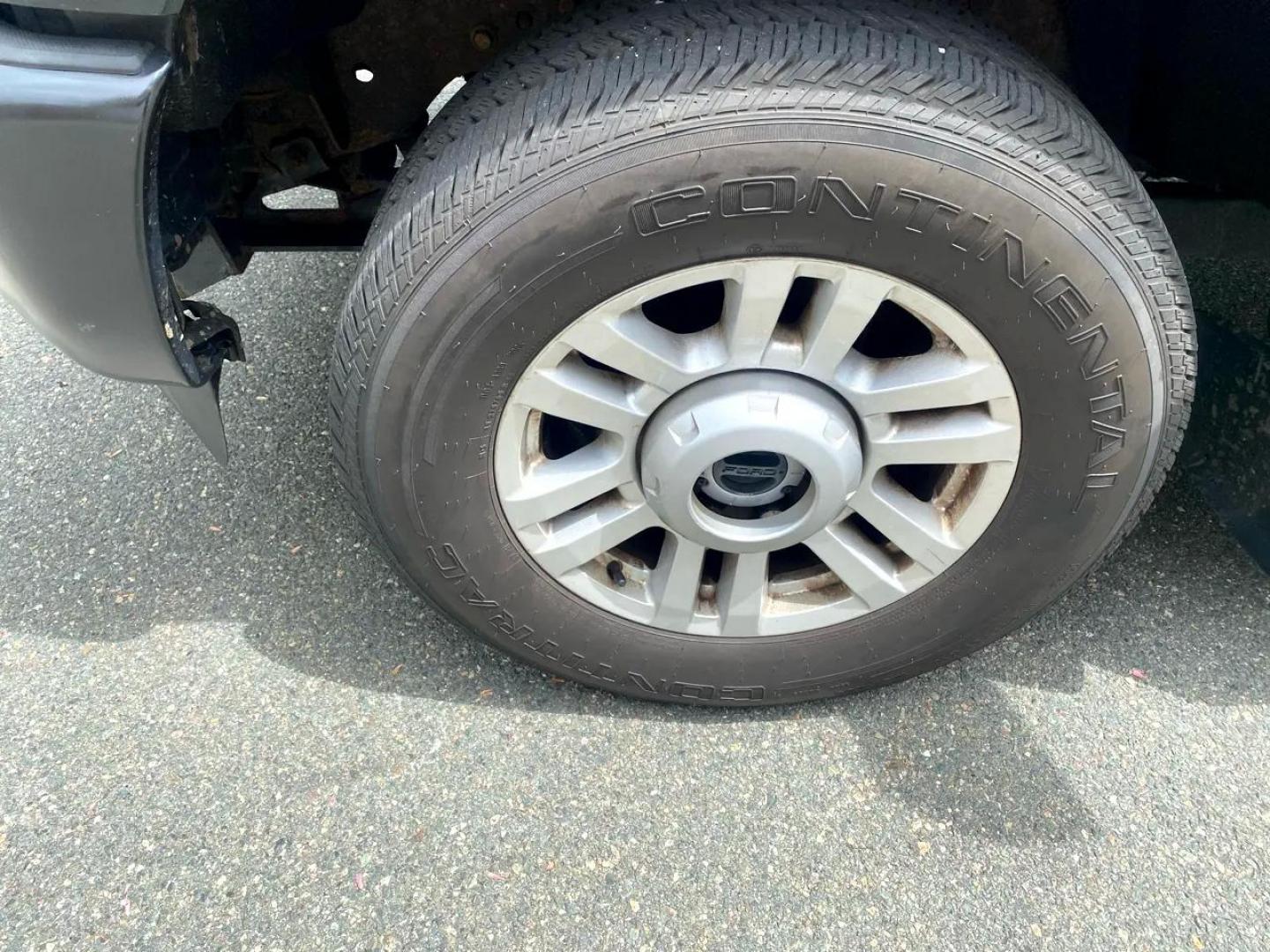 2013 Green /Grey Ford F-250 SD XL 4WD (1FTBF2B69DE) with an 6.2L V8 OHV 16V engine, 6-Speed Automatic transmission, located at 215 Milton St, Dedham, MA, 02026, (781) 329-5144, 42.241905, -71.157295 - FULLY SERVICED, READY FOR WORK!!! Prices on all vehicles do not include $299.95 Documentation fee, as well as Massachusetts sales tax, Registration, Title Fee and State inspection. We try our hardest to be as accurate in our descriptions as possible. ASPI Motor Cars is not responsible for err - Photo#18