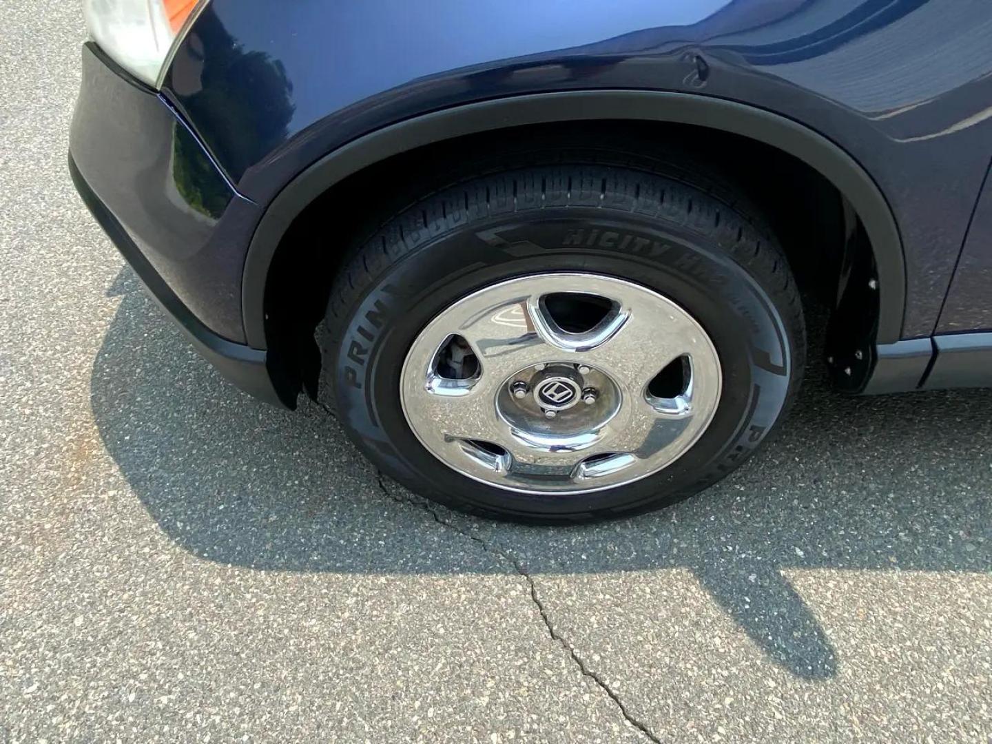 2009 Blue /Grey Honda CR-V LX 4WD 5-Speed AT (JHLRE48379C) with an 2.4L L4 DOHC 16V engine, 5-Speed Automatic transmission, located at 215 Milton St, Dedham, MA, 02026, (781) 329-5144, 42.241905, -71.157295 - Super Clean CRV Drives well. Looks great Always Honda Quality Always Fully warrantied Prices on all vehicles do not include $299.95 Documentation fee, as well as Massachusetts sales tax, Registration, Title Fee and State inspection. We try our hardest to be as accurate in our descriptions as - Photo#17