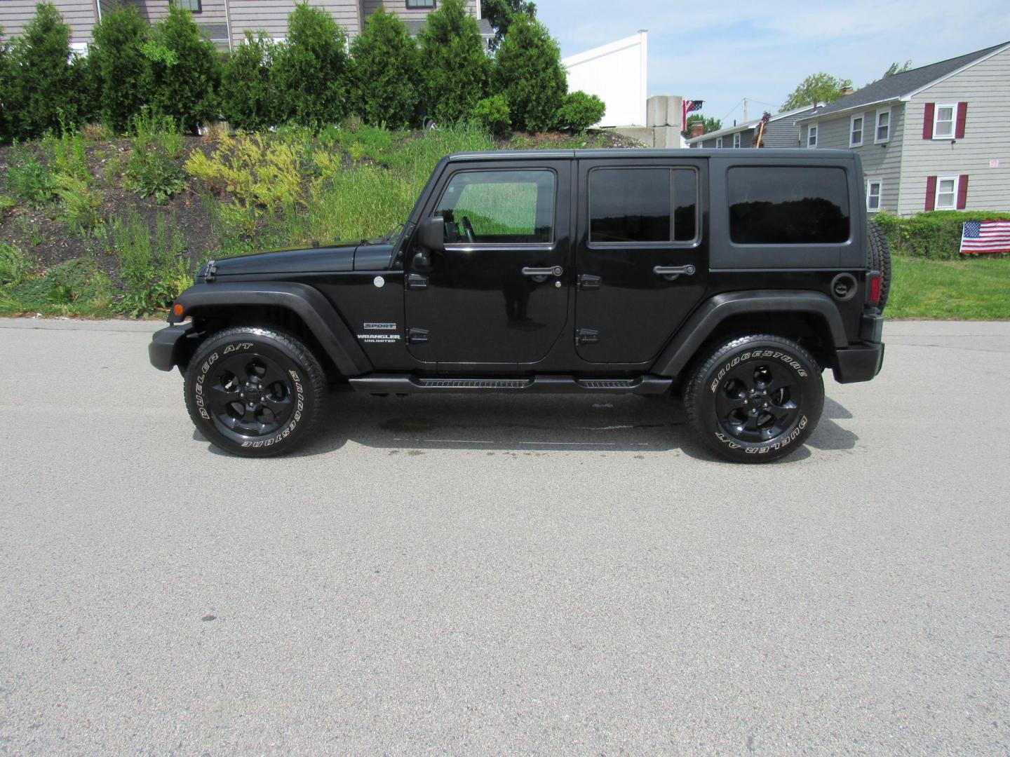 2010 BLACK /Gray Jeep Wrangler Unlimited Sport 4WD (1J4BA3H1XAL) with an 3.8L V6 OHV 12V engine, Automatic transmission, located at 215 Milton St, Dedham, MA, 02026, (781) 329-5144, 42.241905, -71.157295 - Photo#3