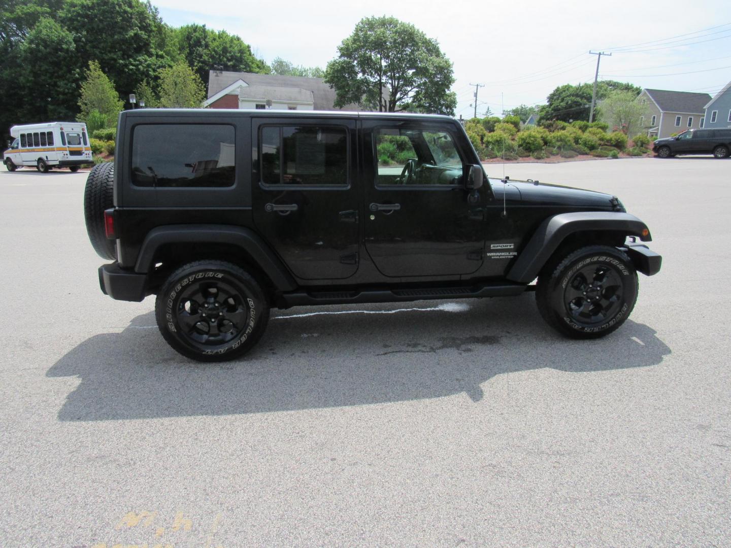 2010 BLACK /Gray Jeep Wrangler Unlimited Sport 4WD (1J4BA3H1XAL) with an 3.8L V6 OHV 12V engine, Automatic transmission, located at 215 Milton St, Dedham, MA, 02026, (781) 329-5144, 42.241905, -71.157295 - Photo#7