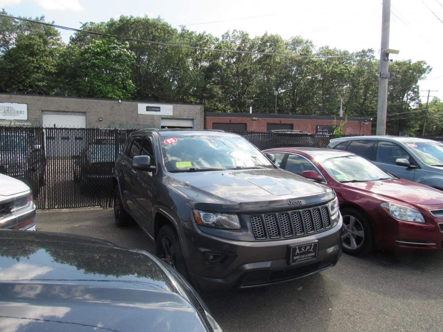 2015 Gray /Black Jeep Grand Cherokee Laredo 4WD (1C4RJFAG8FC) with an 3.6L V6 DOHC 24V engine, 8-Speed Automatic transmission, located at 215 Milton St, Dedham, MA, 02026, (781) 329-5144, 42.241905, -71.157295 - This special edition Altitude is in excellent condition. Runs like brand new. Lots of recent service. Loaded up with Leather, Alloys, Moonroof, Sport suspension. All ASPI Motor Cars vehicles are fully service before they are delivered. Comes with a 3/3 warranty included in the price. Call for detail - Photo#0