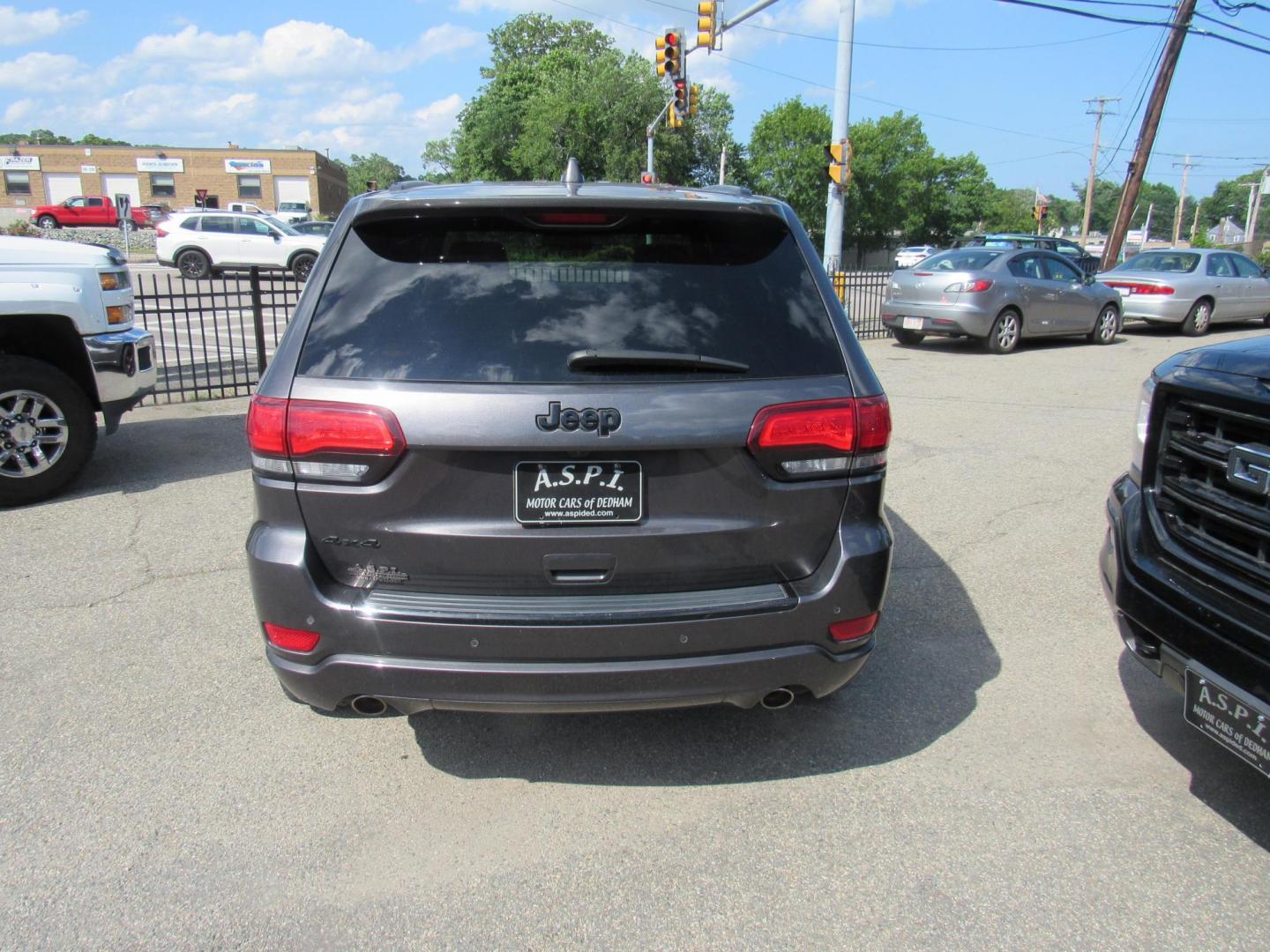 2015 Gray /Black Jeep Grand Cherokee Laredo 4WD (1C4RJFAG8FC) with an 3.6L V6 DOHC 24V engine, 8-Speed Automatic transmission, located at 215 Milton St, Dedham, MA, 02026, (781) 329-5144, 42.241905, -71.157295 - This special edition Altitude is in excellent condition. Runs like brand new. Lots of recent service. Loaded up with Leather, Alloys, Moonroof, Sport suspension. All ASPI Motor Cars vehicles are fully service before they are delivered. Comes with a 3/3 warranty included in the price. Call for detail - Photo#6
