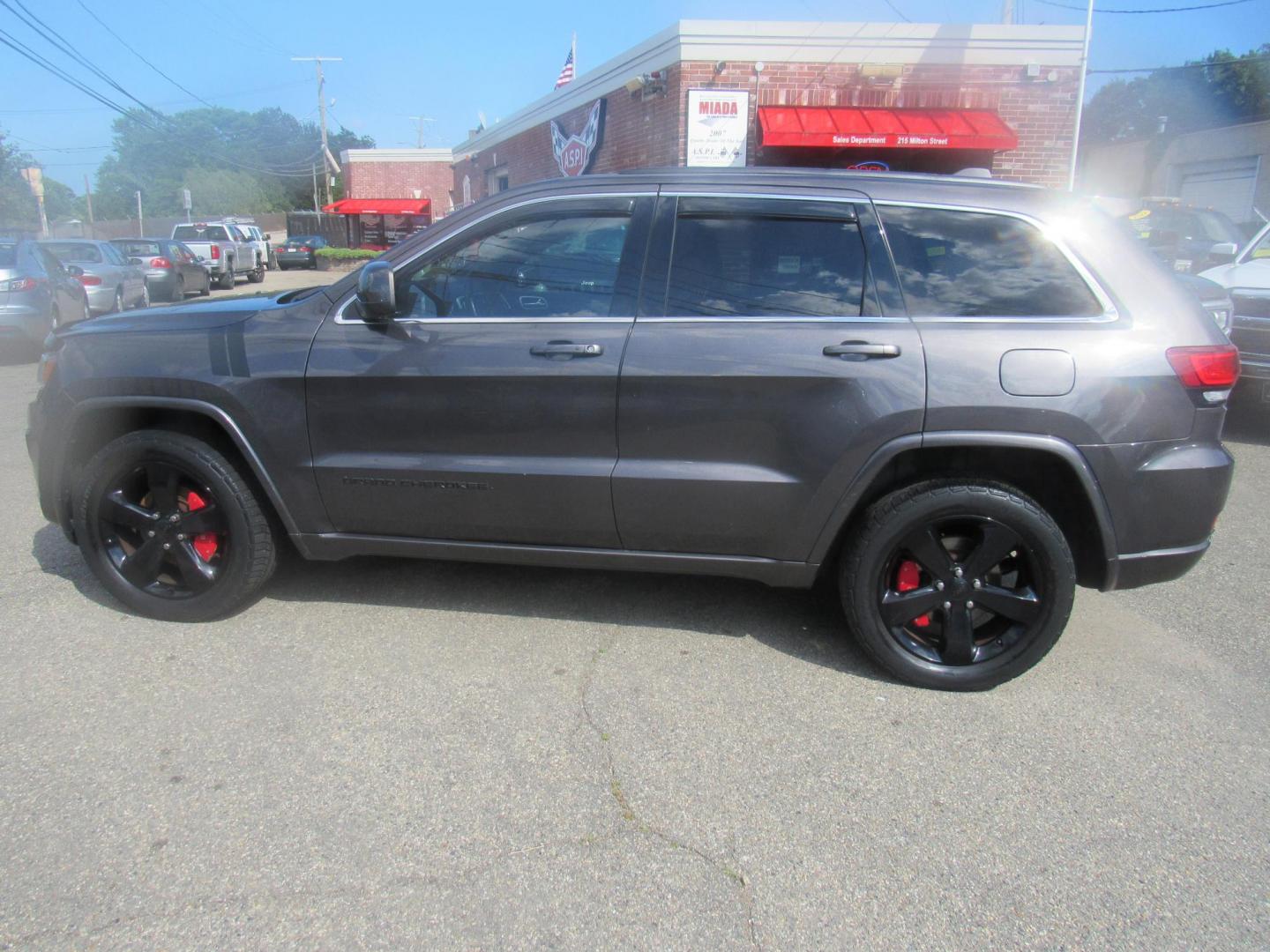 2015 Gray /Black Jeep Grand Cherokee Laredo 4WD (1C4RJFAG8FC) with an 3.6L V6 DOHC 24V engine, 8-Speed Automatic transmission, located at 215 Milton St, Dedham, MA, 02026, (781) 329-5144, 42.241905, -71.157295 - This special edition Altitude is in excellent condition. Runs like brand new. Lots of recent service. Loaded up with Leather, Alloys, Moonroof, Sport suspension. All ASPI Motor Cars vehicles are fully service before they are delivered. Comes with a 3/3 warranty included in the price. Call for detail - Photo#4