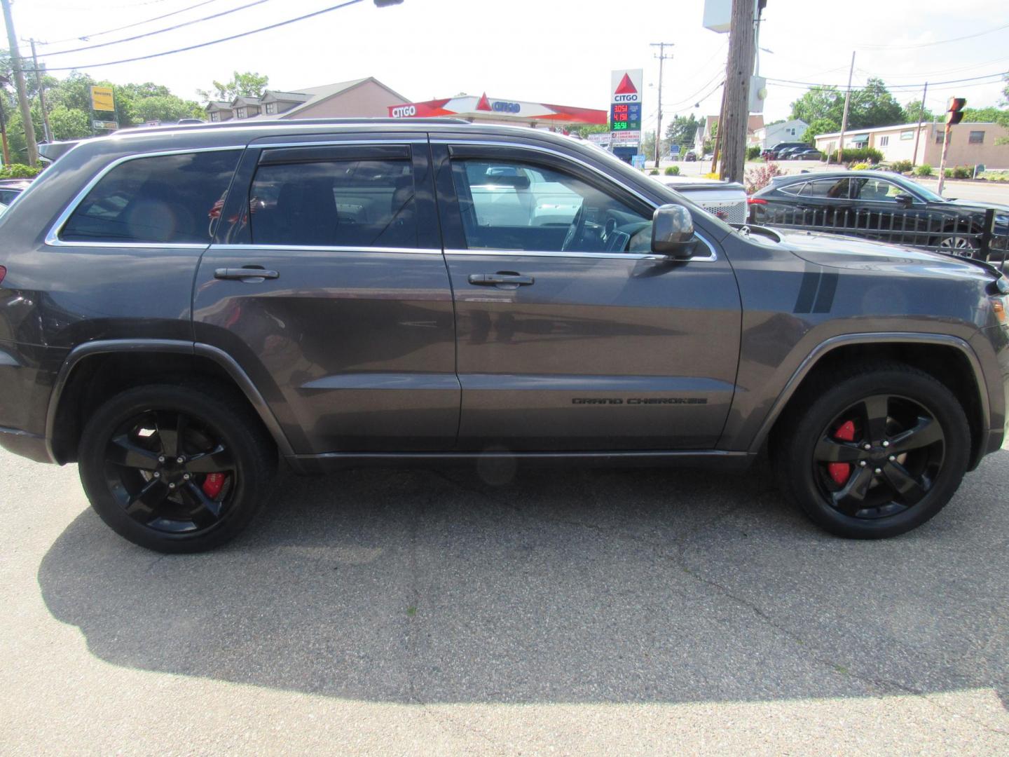 2015 Gray /Black Jeep Grand Cherokee Laredo 4WD (1C4RJFAG8FC) with an 3.6L V6 DOHC 24V engine, 8-Speed Automatic transmission, located at 215 Milton St, Dedham, MA, 02026, (781) 329-5144, 42.241905, -71.157295 - This special edition Altitude is in excellent condition. Runs like brand new. Lots of recent service. Loaded up with Leather, Alloys, Moonroof, Sport suspension. All ASPI Motor Cars vehicles are fully service before they are delivered. Comes with a 3/3 warranty included in the price. Call for detail - Photo#7