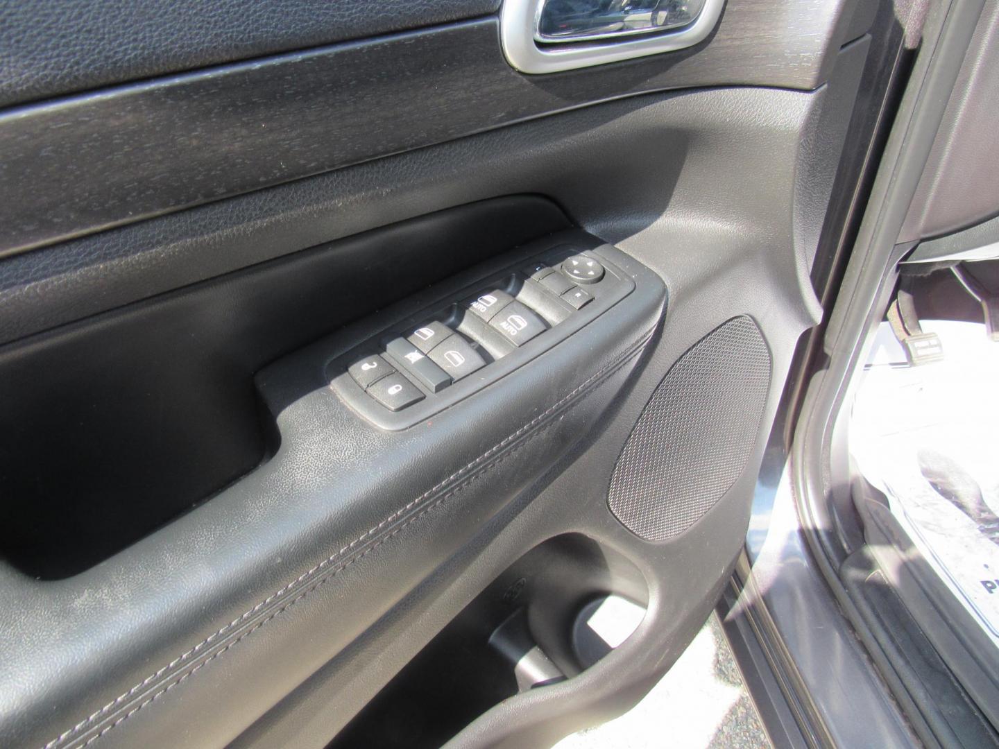2015 Gray /Black Jeep Grand Cherokee Laredo 4WD (1C4RJFAG8FC) with an 3.6L V6 DOHC 24V engine, 8-Speed Automatic transmission, located at 215 Milton St, Dedham, MA, 02026, (781) 329-5144, 42.241905, -71.157295 - This special edition Altitude is in excellent condition. Runs like brand new. Lots of recent service. Loaded up with Leather, Alloys, Moonroof, Sport suspension. All ASPI Motor Cars vehicles are fully service before they are delivered. Comes with a 3/3 warranty included in the price. Call for detail - Photo#14