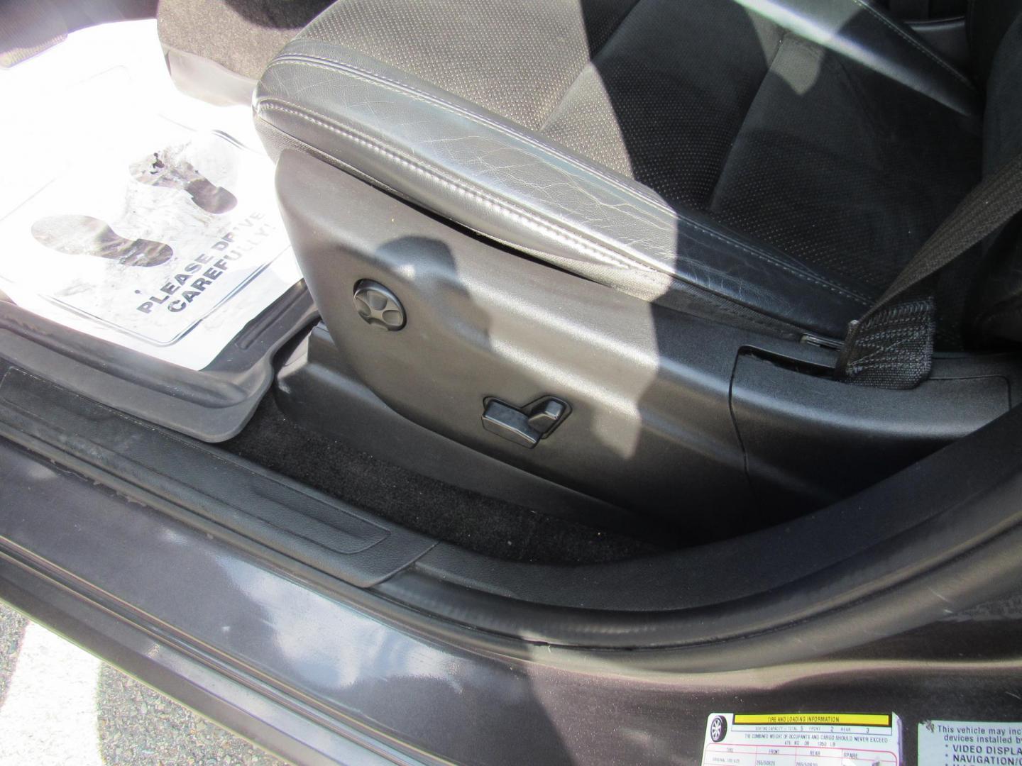2015 Gray /Black Jeep Grand Cherokee Laredo 4WD (1C4RJFAG8FC) with an 3.6L V6 DOHC 24V engine, 8-Speed Automatic transmission, located at 215 Milton St, Dedham, MA, 02026, (781) 329-5144, 42.241905, -71.157295 - This special edition Altitude is in excellent condition. Runs like brand new. Lots of recent service. Loaded up with Leather, Alloys, Moonroof, Sport suspension. All ASPI Motor Cars vehicles are fully service before they are delivered. Comes with a 3/3 warranty included in the price. Call for detail - Photo#13
