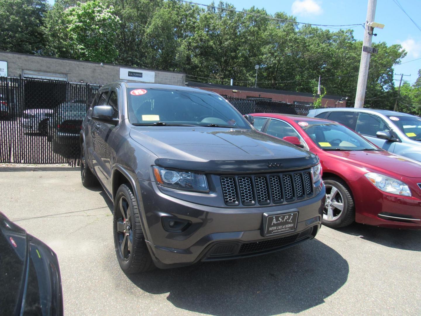 2015 Gray /Black Jeep Grand Cherokee Laredo 4WD (1C4RJFAG8FC) with an 3.6L V6 DOHC 24V engine, 8-Speed Automatic transmission, located at 215 Milton St, Dedham, MA, 02026, (781) 329-5144, 42.241905, -71.157295 - This special edition Altitude is in excellent condition. Runs like brand new. Lots of recent service. Loaded up with Leather, Alloys, Moonroof, Sport suspension. All ASPI Motor Cars vehicles are fully service before they are delivered. Comes with a 3/3 warranty included in the price. Call for detail - Photo#1