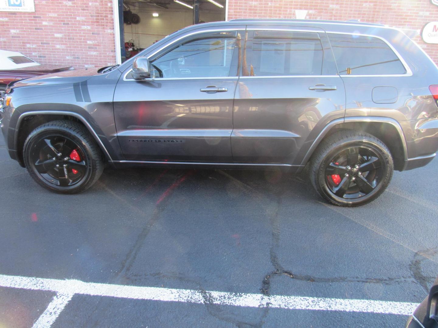 2015 Gray /Black Jeep Grand Cherokee Laredo 4WD (1C4RJFAG8FC) with an 3.6L V6 DOHC 24V engine, 8-Speed Automatic transmission, located at 215 Milton St, Dedham, MA, 02026, (781) 329-5144, 42.241905, -71.157295 - This special edition Altitude is in excellent condition. Runs like brand new. Lots of recent service. 4 new tires. Loaded up with Leather, Alloys, Moonroof, Sport suspension. All ASPI Motor Cars vehicles are fully service before they are delivered. Comes with a 3/3 warranty included in the price. Ca - Photo#3