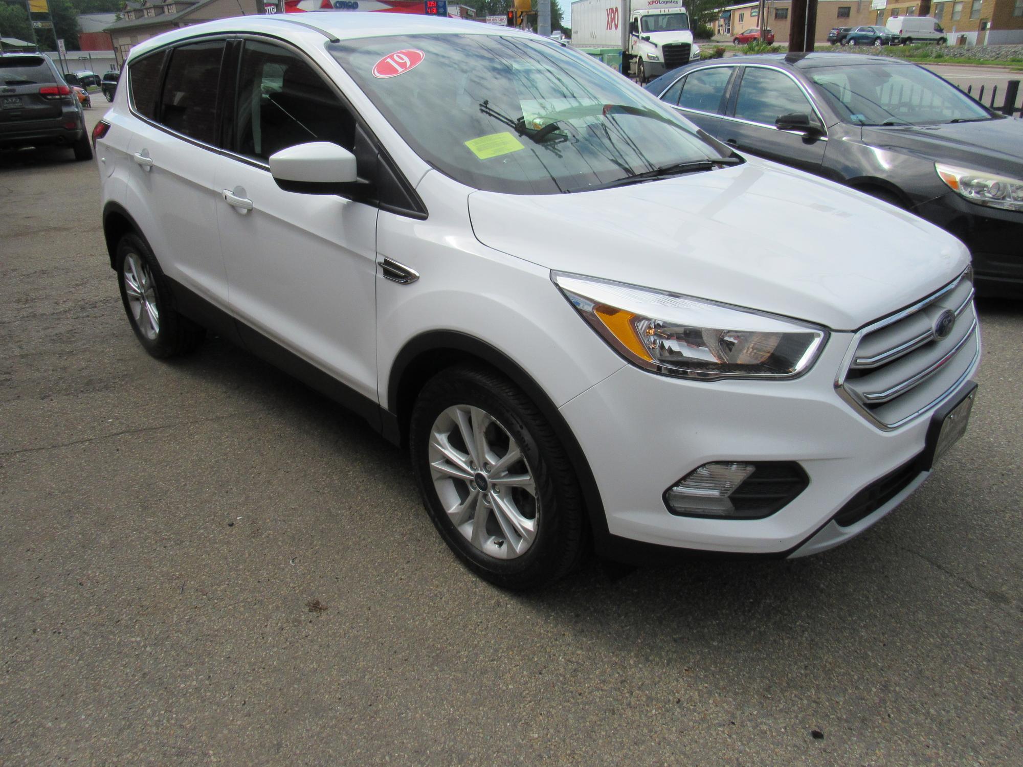 photo of 2019 Ford Escape SE 4WD