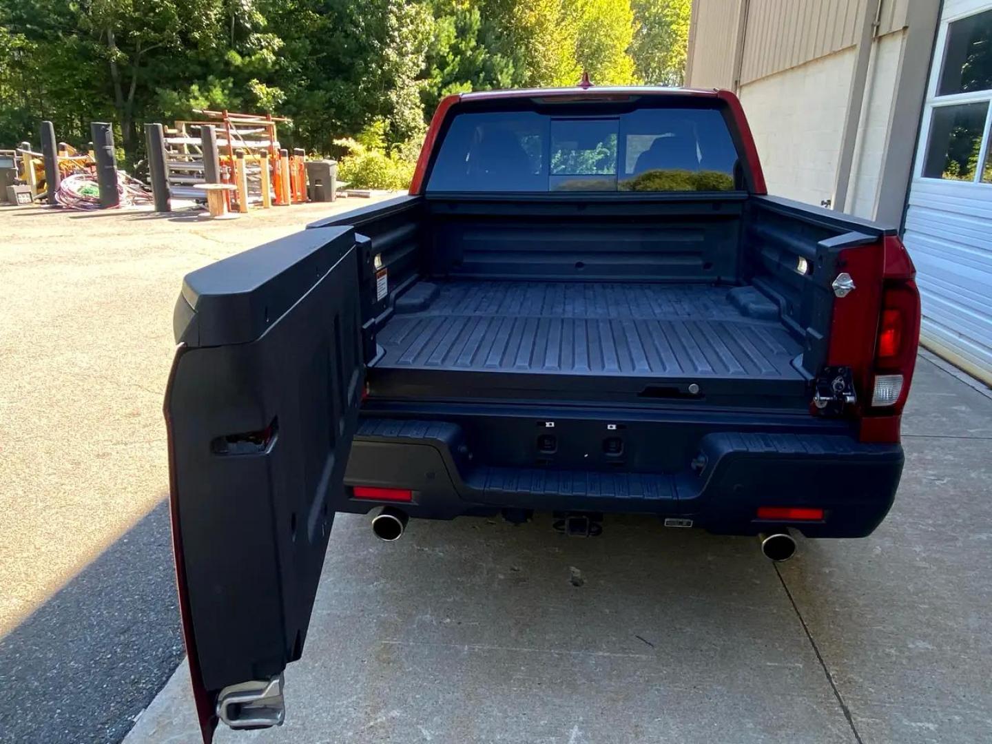 2022 red /Black Honda Ridgeline RTL-E AWD (5FPYK3F71NB) with an 3.5L V6 SOHC 24V engine, 9A transmission, located at 215 Milton St, Dedham, MA, 02026, (781) 329-5144, 42.241905, -71.157295 - Super Nice!!!!!! All ASPI Vehicles are fully serviced before they are delivered to assure the highest quality used vehicles.. Comes with a 3/3 warranty included in the price. Call for details. Prices on all vehicles do not include $299.95 Documentation fee, as well as Massachusetts sales tax, Reg - Photo#4