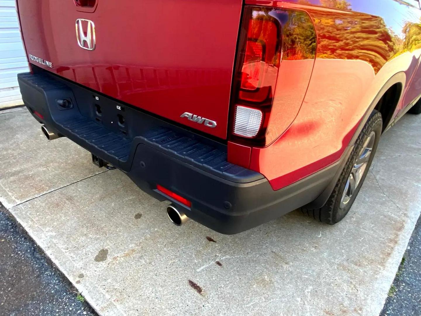 2022 red /Black Honda Ridgeline RTL-E AWD (5FPYK3F71NB) with an 3.5L V6 SOHC 24V engine, 9A transmission, located at 215 Milton St, Dedham, MA, 02026, (781) 329-5144, 42.241905, -71.157295 - Super Nice!!!!!! All ASPI Vehicles are fully serviced before they are delivered to assure the highest quality used vehicles.. Comes with a 3/3 warranty included in the price. Call for details. Prices on all vehicles do not include $299.95 Documentation fee, as well as Massachusetts sales tax, Reg - Photo#10