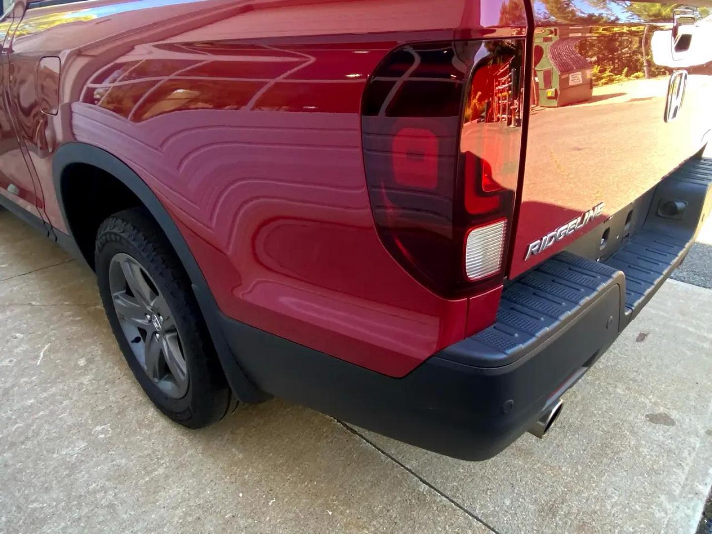 2022 red /Black Honda Ridgeline RTL-E AWD (5FPYK3F71NB) with an 3.5L V6 SOHC 24V engine, 9A transmission, located at 215 Milton St, Dedham, MA, 02026, (781) 329-5144, 42.241905, -71.157295 - Super Nice!!!!!! All ASPI Vehicles are fully serviced before they are delivered to assure the highest quality used vehicles.. Comes with a 3/3 warranty included in the price. Call for details. Prices on all vehicles do not include $299.95 Documentation fee, as well as Massachusetts sales tax, Reg - Photo#9