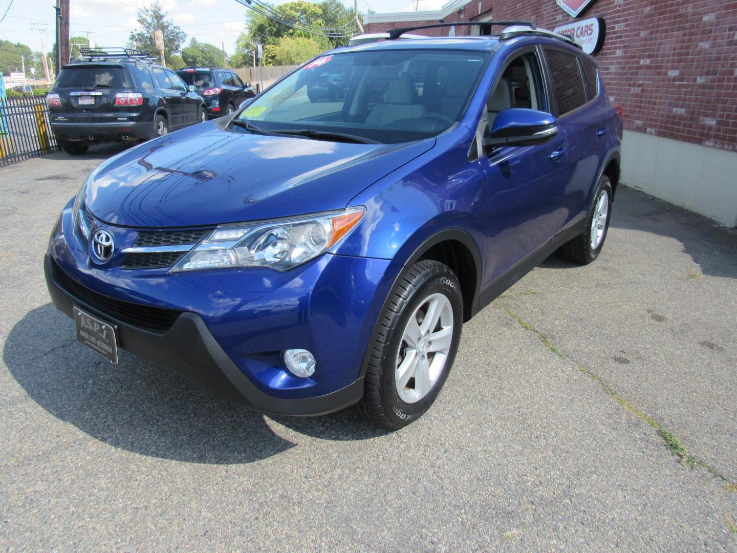 2014 Blue /Gray Toyota RAV4 XLE AWD (2T3RFREV1EW) with an 2.5L L4 DOHC 16V engine, 6-Speed Automatic transmission, located at 215 Milton St, Dedham, MA, 02026, (781) 329-5144, 42.241905, -71.157295 - This nice low mileage SUV is in excellent condition. Runs like new. All ASPI Motor Cars vehicles are fully serviced before they are delivered to assure the highest quality used vehicles. Comes with a 3/3 warranty in cluded in the price. Call for details.. Prices on all vehicles do not include $2 - Photo#4