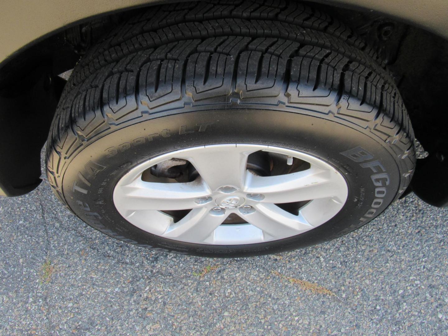 2014 Blue /Gray Toyota RAV4 XLE AWD (2T3RFREV1EW) with an 2.5L L4 DOHC 16V engine, 6-Speed Automatic transmission, located at 215 Milton St, Dedham, MA, 02026, (781) 329-5144, 42.241905, -71.157295 - This nice low mileage SUV is in excellent condition. Runs like new. All ASPI Motor Cars vehicles are fully serviced before they are delivered to assure the highest quality used vehicles. Comes with a 3/3 warranty in cluded in the price. Call for details.. Prices on all vehicles do not include $2 - Photo#9