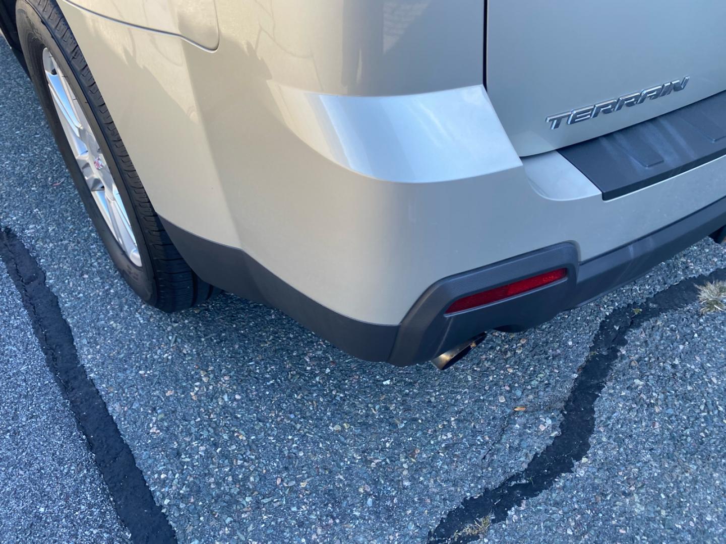 2015 Tan /Brown GMC Terrain SLT1 AWD (2GKFLXE33F6) with an 3.6L V6 DOHC 24V engine, 6-Speed Automatic transmission, located at 215 Milton St, Dedham, MA, 02026, (781) 329-5144, 42.241905, -71.157295 - This nice SUV is in excellent condition. Runs like new. All ASPI Motor Cars vehicles are fully serviced before they are delivered to assure the highest quality used vehicles. Comes with a 3/3 warranty included in the price. Call for details. Prices on all vehicles do not include $299.95 Docum - Photo#10