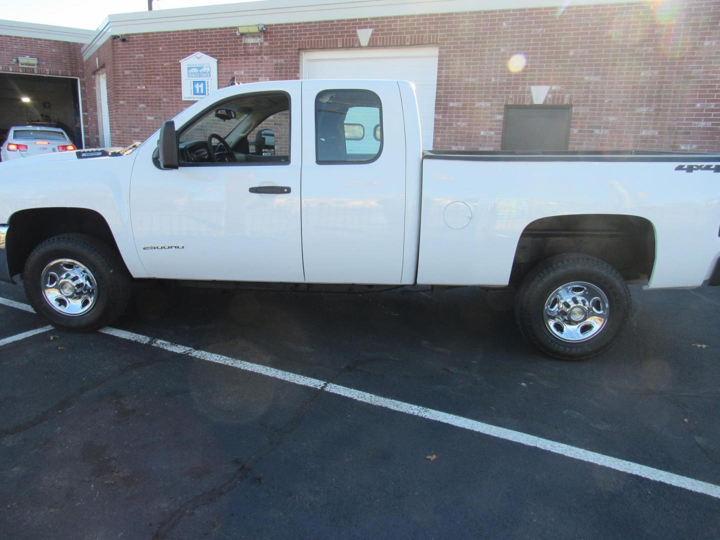 2008 White /Grey Chevrolet Silverado 2500HD LT1 Ext. Cab Long Box 4WD (1GCHK29K18E) with an 6.0L V8 OHV 16V engine, 6-Speed Automatic Overdrive transmission, located at 215 Milton St, Dedham, MA, 02026, (781) 329-5144, 42.241905, -71.157295 - Don't miss this one. 32K mile 2500HD work truck. This truck is in great condition. Fisher Plow ready. Has a plow frame, but no electronics or blade. All ASPI Motor Cars vehicles are serviced before they are delivered to assure the highest quality used vehicles. Call today! - Photo#3