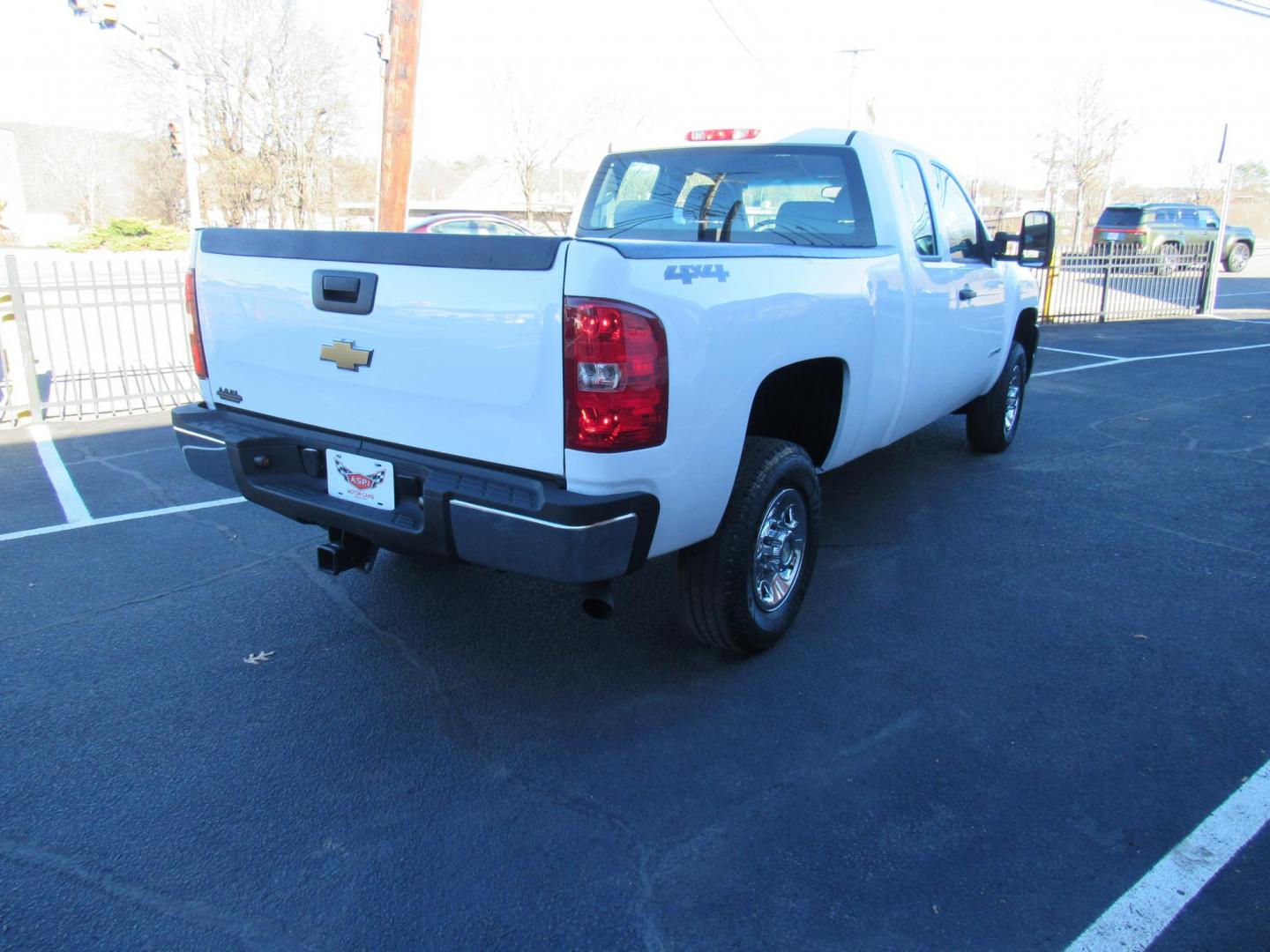 2008 White /Grey Chevrolet Silverado 2500HD LT1 Ext. Cab Long Box 4WD (1GCHK29K18E) with an 6.0L V8 OHV 16V engine, 6-Speed Automatic Overdrive transmission, located at 215 Milton St, Dedham, MA, 02026, (781) 329-5144, 42.241905, -71.157295 - Don't miss this one. 32K mile 2500HD work truck. This truck is in great condition. Fisher Plow ready. Has a plow frame, but no electronics or blade. All ASPI Motor Cars vehicles are serviced before they are delivered to assure the highest quality used vehicles. Call today! - Photo#6