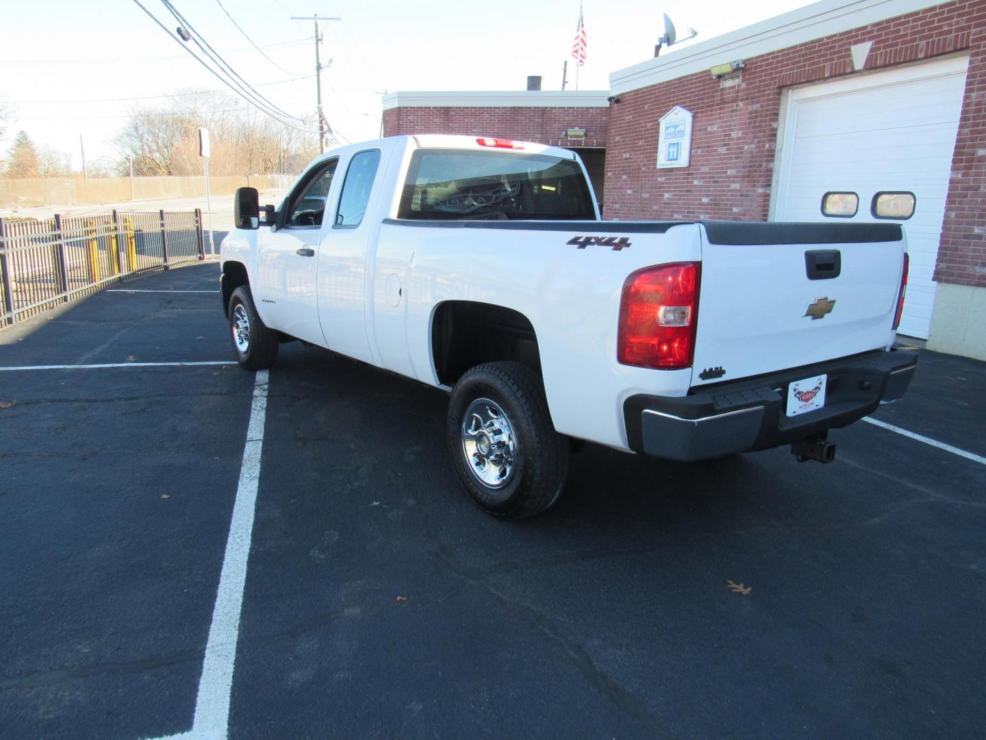 2008 White /Grey Chevrolet Silverado 2500HD LT1 Ext. Cab Long Box 4WD (1GCHK29K18E) with an 6.0L V8 OHV 16V engine, 6-Speed Automatic Overdrive transmission, located at 215 Milton St, Dedham, MA, 02026, (781) 329-5144, 42.241905, -71.157295 - Don't miss this one. 32K mile 2500HD work truck. This truck is in great condition. Fisher Plow ready. Has a plow frame, but no electronics or blade. All ASPI Motor Cars vehicles are serviced before they are delivered to assure the highest quality used vehicles. Call today! - Photo#4