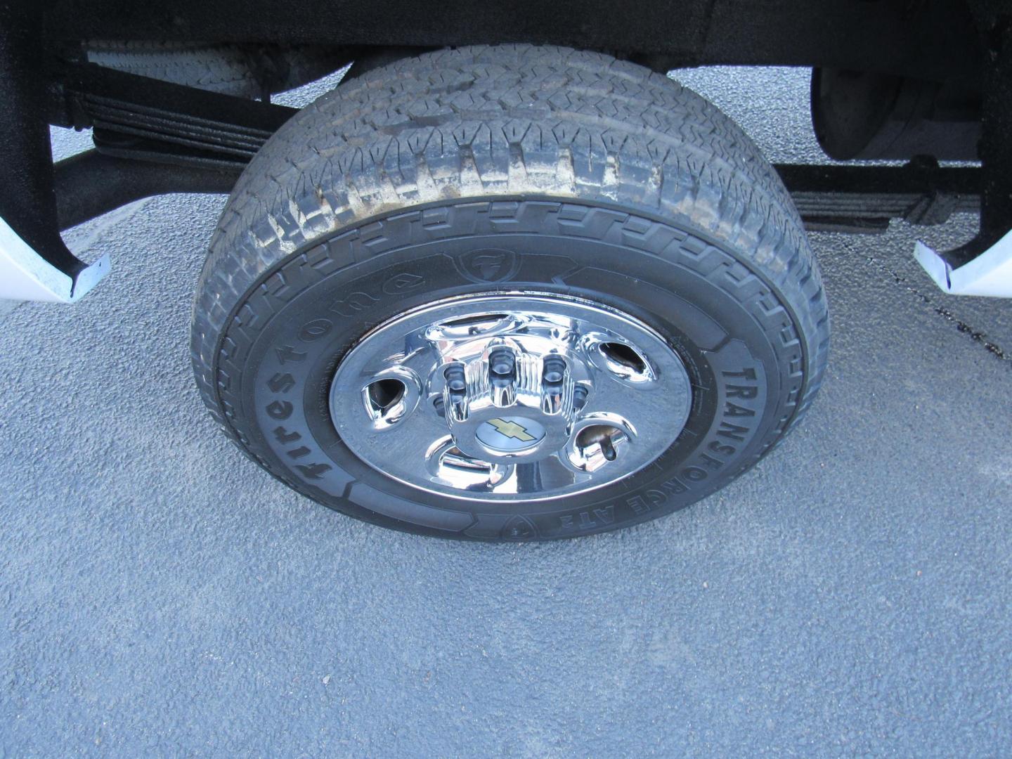 2008 White /Grey Chevrolet Silverado 2500HD LT1 Ext. Cab Long Box 4WD (1GCHK29K18E) with an 6.0L V8 OHV 16V engine, 6-Speed Automatic Overdrive transmission, located at 215 Milton St, Dedham, MA, 02026, (781) 329-5144, 42.241905, -71.157295 - Don't miss this one. 32K mile 2500HD work truck. This truck is in great condition. Fisher Plow ready. Has a plow frame, but no electronics or blade. All ASPI Motor Cars vehicles are serviced before they are delivered to assure the highest quality used vehicles. Call today! - Photo#8