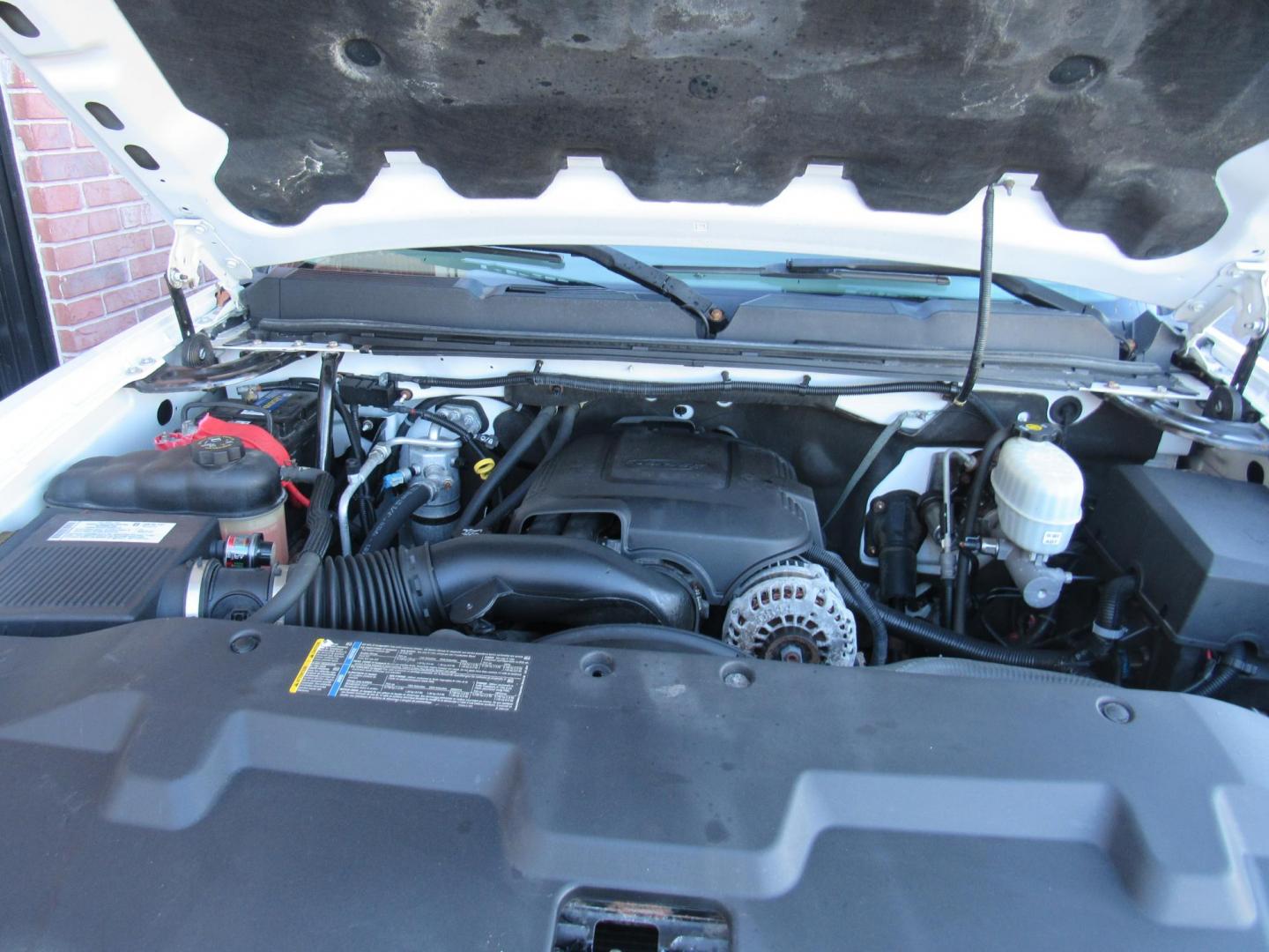 2008 White /Grey Chevrolet Silverado 2500HD LT1 Ext. Cab Long Box 4WD (1GCHK29K18E) with an 6.0L V8 OHV 16V engine, 6-Speed Automatic Overdrive transmission, located at 215 Milton St, Dedham, MA, 02026, (781) 329-5144, 42.241905, -71.157295 - Don't miss this one. 32K mile 2500HD work truck. This truck is in great condition. Fisher Plow ready. Has a plow frame, but no electronics or blade. All ASPI Motor Cars vehicles are serviced before they are delivered to assure the highest quality used vehicles. Call today! - Photo#22