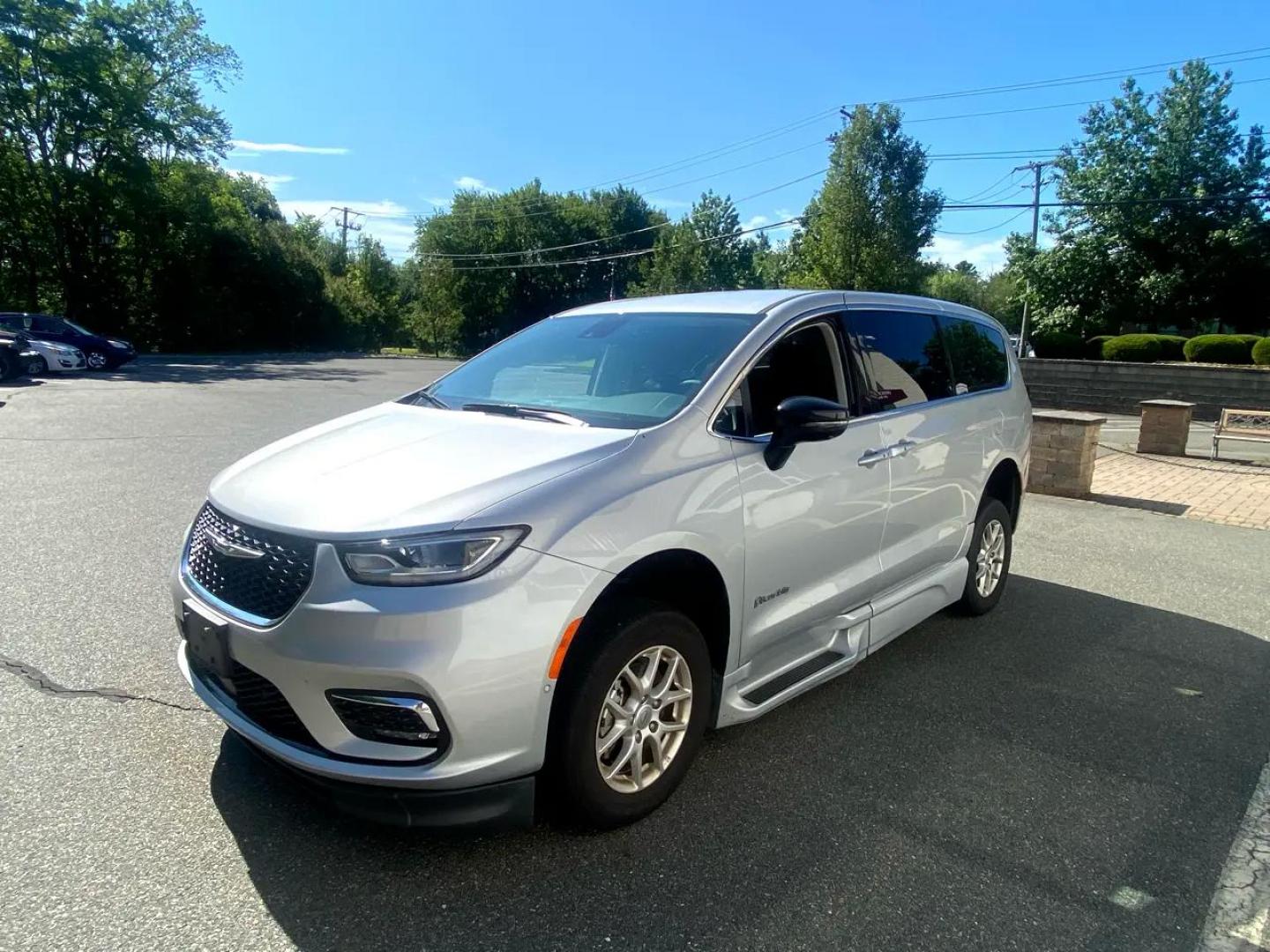 2024 Chrysler Pacifica Touring L (2C4RC1BG6RR) with an 3.6L V6 DOHC 24V engine, 9A transmission, located at 215 Milton St, Dedham, MA, 02026, (781) 329-5144, 42.241905, -71.157295 - Prices on all vehicles do not include $299.95 Documentation fee, as well as Massachusetts sales tax, Registration, Title Fee and State inspection. We try our hardest to be as accurate in our descriptions as possible. ASPI Motor Cars is not responsible for errors in listings by 3rd party vendors. Ple - Photo#4