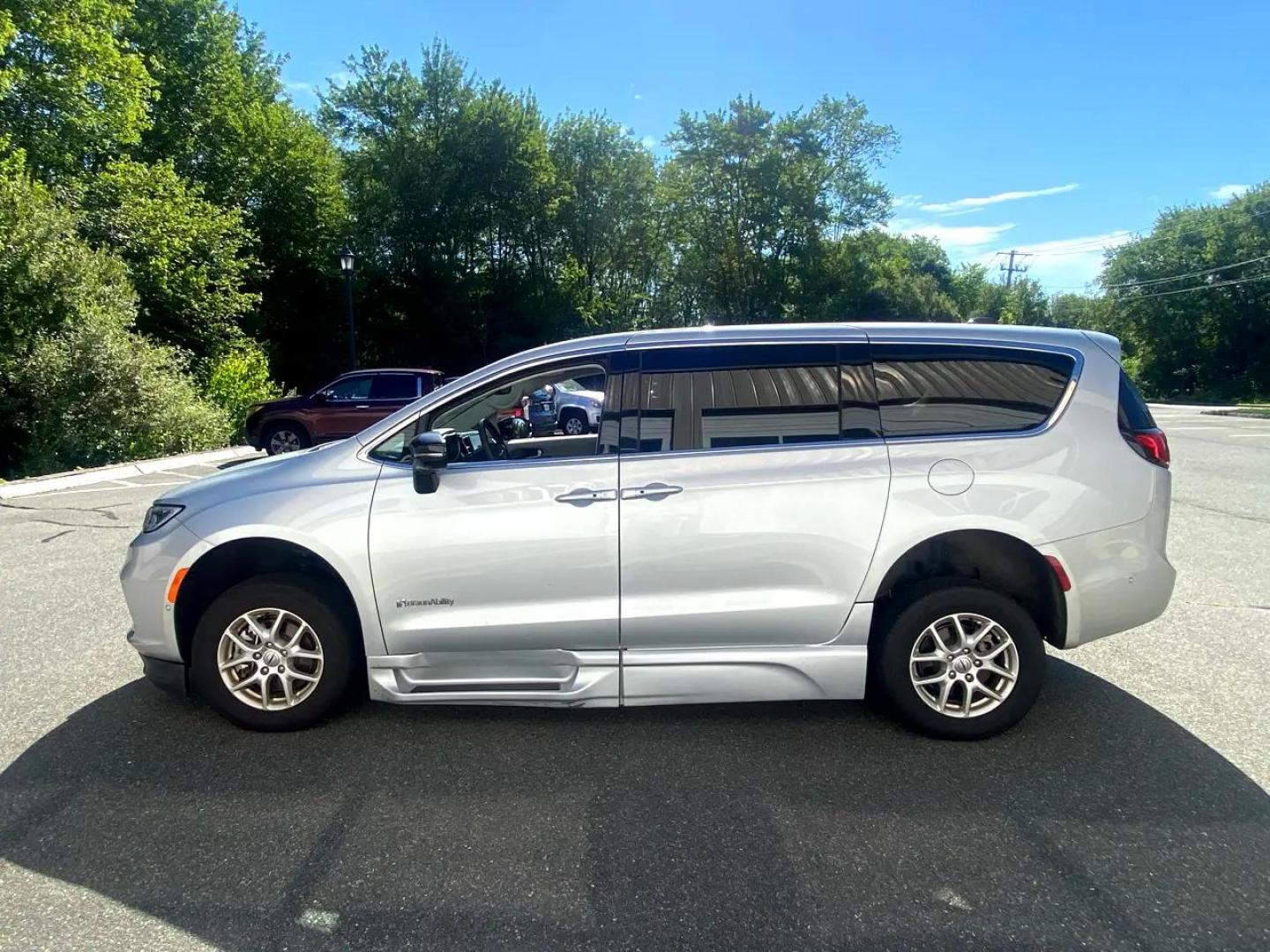 2024 Chrysler Pacifica Touring L (2C4RC1BG6RR) with an 3.6L V6 DOHC 24V engine, 9A transmission, located at 215 Milton St, Dedham, MA, 02026, (781) 329-5144, 42.241905, -71.157295 - Prices on all vehicles do not include $299.95 Documentation fee, as well as Massachusetts sales tax, Registration, Title Fee and State inspection. We try our hardest to be as accurate in our descriptions as possible. ASPI Motor Cars is not responsible for errors in listings by 3rd party vendors. Ple - Photo#6