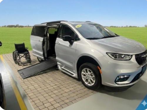 2024 Chrysler Pacifica Touring L
