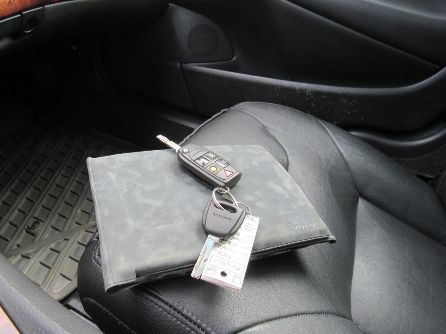 2006 BLACK /BLACK Volvo S60 2.5T AWD (YV1RH592362) with an 2.5L L5 DOHC 20V TURBO engine, 5-Speed Automatic transmission, located at 215 Milton St, Dedham, MA, 02026, (781) 329-5144, 42.241905, -71.157295 - Photo#19