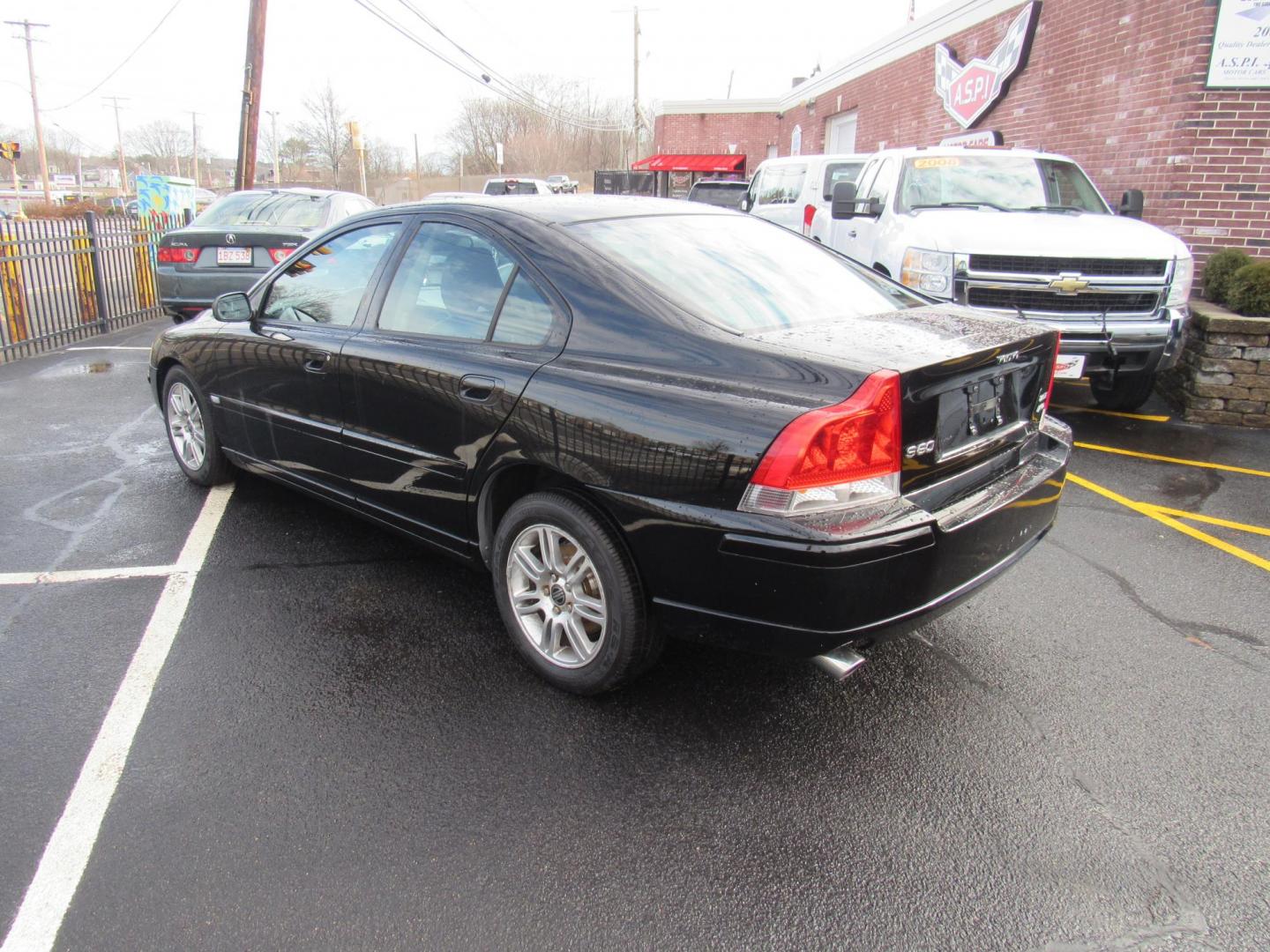 2006 BLACK /BLACK Volvo S60 2.5T AWD (YV1RH592362) with an 2.5L L5 DOHC 20V TURBO engine, 5-Speed Automatic transmission, located at 215 Milton St, Dedham, MA, 02026, (781) 329-5144, 42.241905, -71.157295 - Photo#4