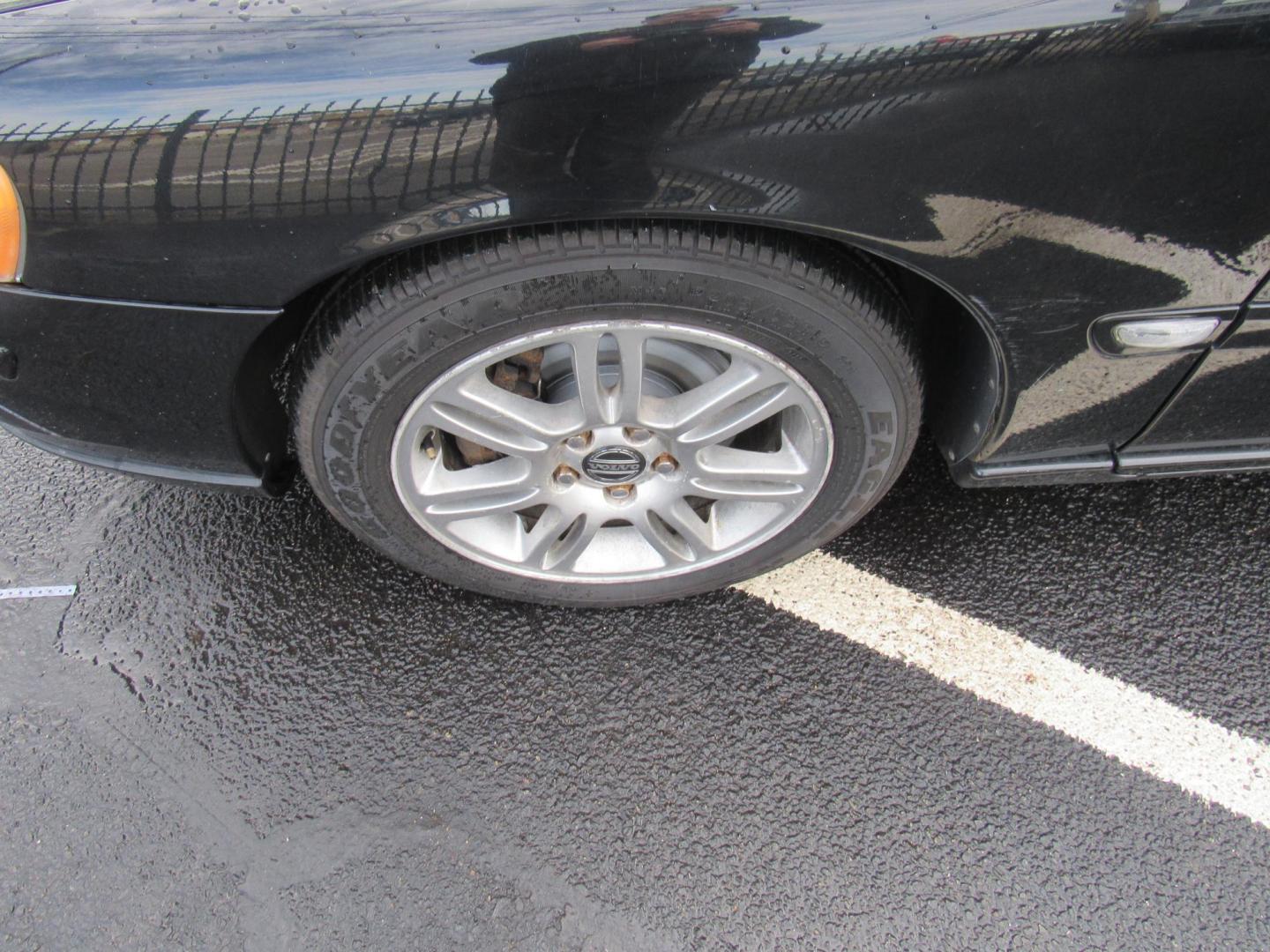 2006 BLACK /BLACK Volvo S60 2.5T AWD (YV1RH592362) with an 2.5L L5 DOHC 20V TURBO engine, 5-Speed Automatic transmission, located at 215 Milton St, Dedham, MA, 02026, (781) 329-5144, 42.241905, -71.157295 - Photo#10