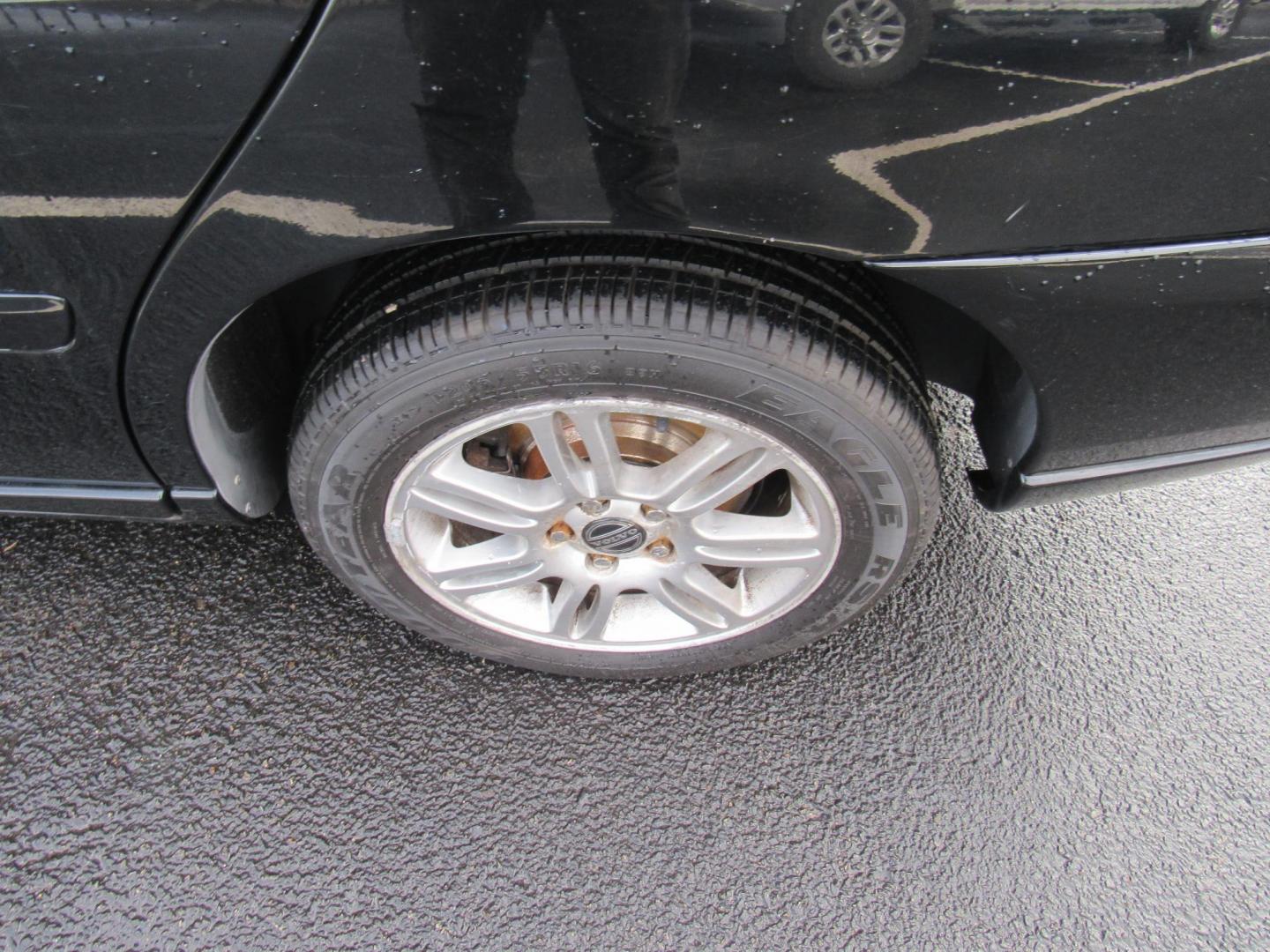 2006 BLACK /BLACK Volvo S60 2.5T AWD (YV1RH592362) with an 2.5L L5 DOHC 20V TURBO engine, 5-Speed Automatic transmission, located at 215 Milton St, Dedham, MA, 02026, (781) 329-5144, 42.241905, -71.157295 - Photo#11