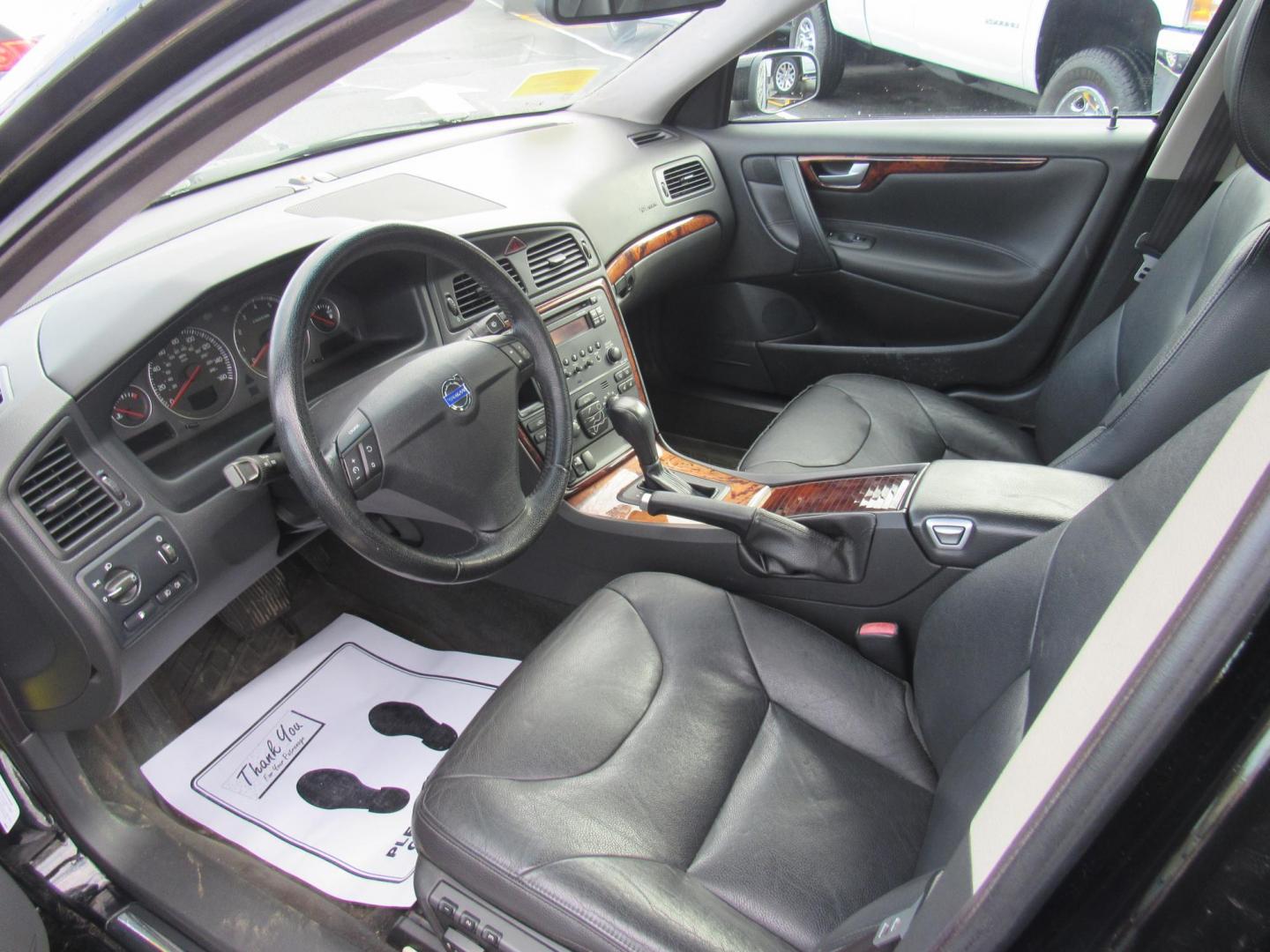 2006 BLACK /BLACK Volvo S60 2.5T AWD (YV1RH592362) with an 2.5L L5 DOHC 20V TURBO engine, 5-Speed Automatic transmission, located at 215 Milton St, Dedham, MA, 02026, (781) 329-5144, 42.241905, -71.157295 - Photo#12