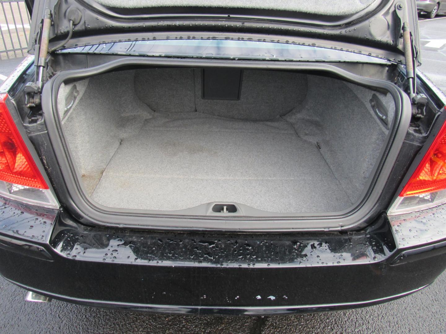 2006 BLACK /BLACK Volvo S60 2.5T AWD (YV1RH592362) with an 2.5L L5 DOHC 20V TURBO engine, 5-Speed Automatic transmission, located at 215 Milton St, Dedham, MA, 02026, (781) 329-5144, 42.241905, -71.157295 - Photo#14