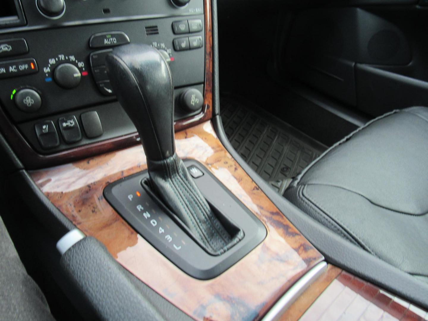 2006 BLACK /BLACK Volvo S60 2.5T AWD (YV1RH592362) with an 2.5L L5 DOHC 20V TURBO engine, 5-Speed Automatic transmission, located at 215 Milton St, Dedham, MA, 02026, (781) 329-5144, 42.241905, -71.157295 - Photo#18